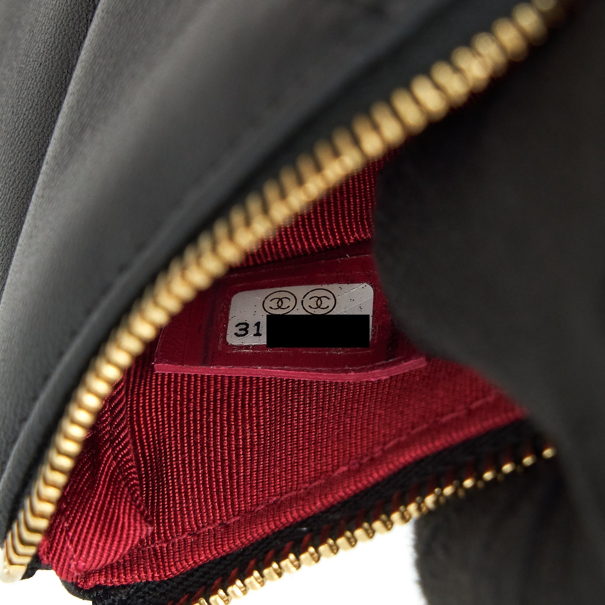chanel-19-mini-pouch-lambskin-black-ghw