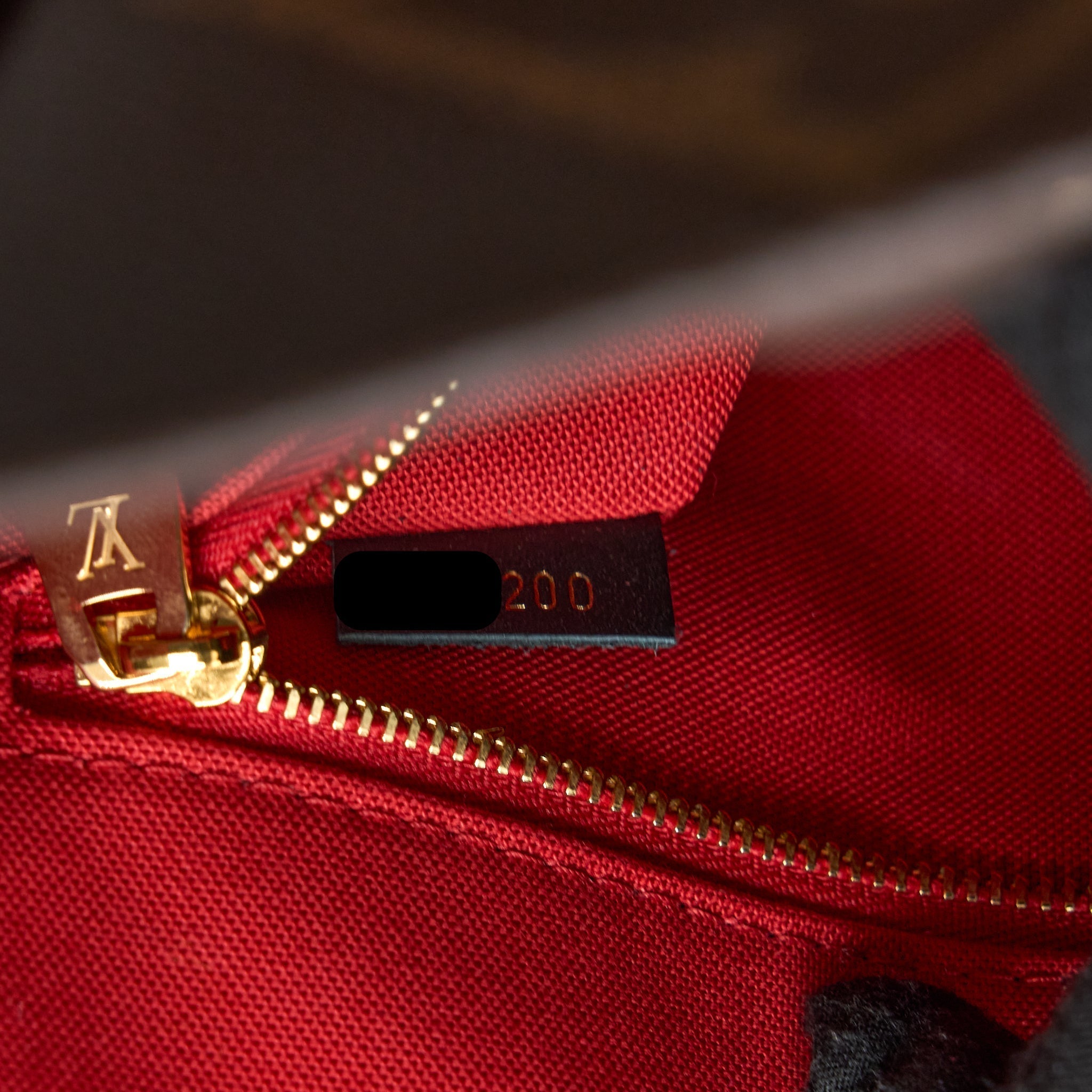 louis-vuitton-onthego-gm-monogram-canvas-ghw