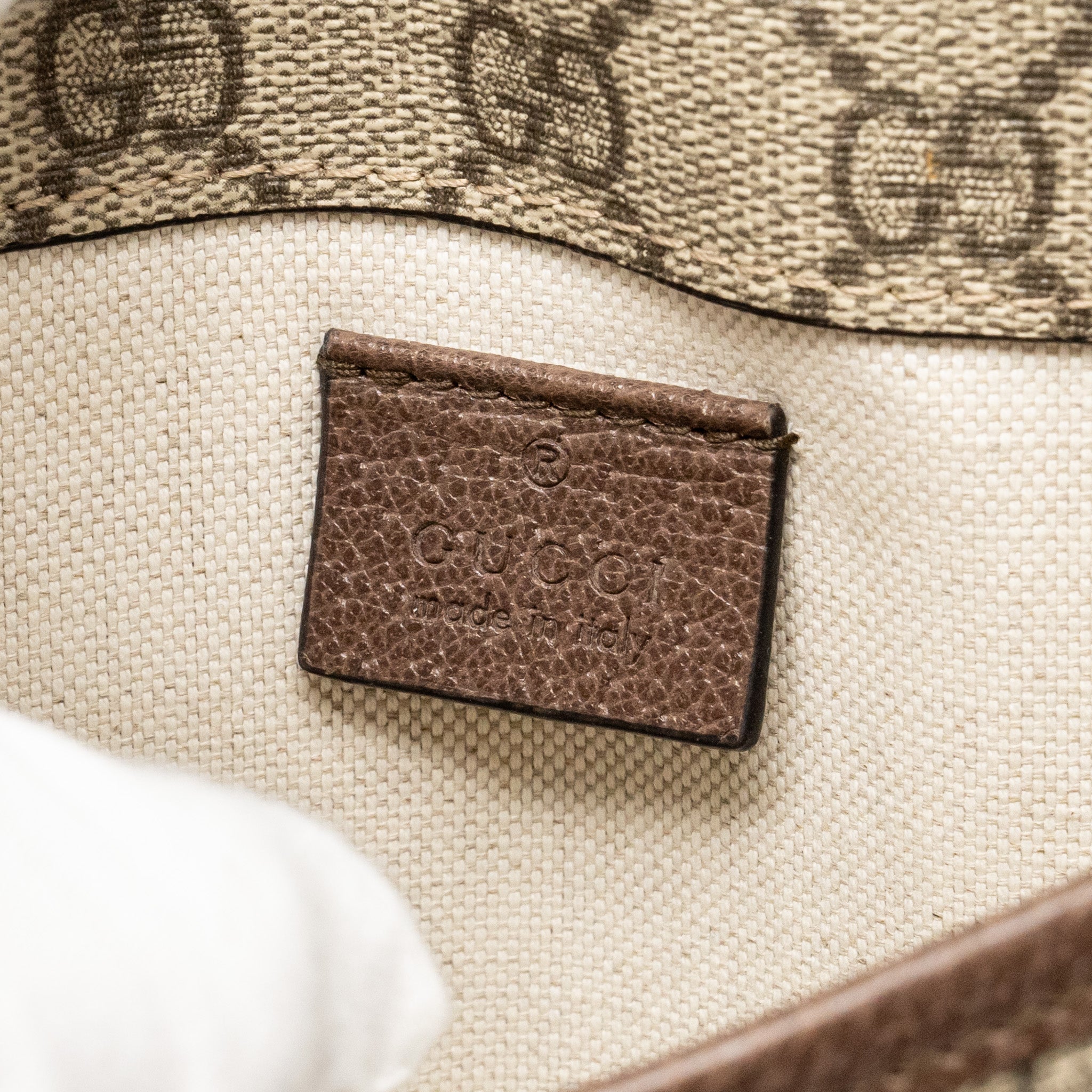 gucci-vintage-neo-belt-bag-gg-supreme-canvas-ghw