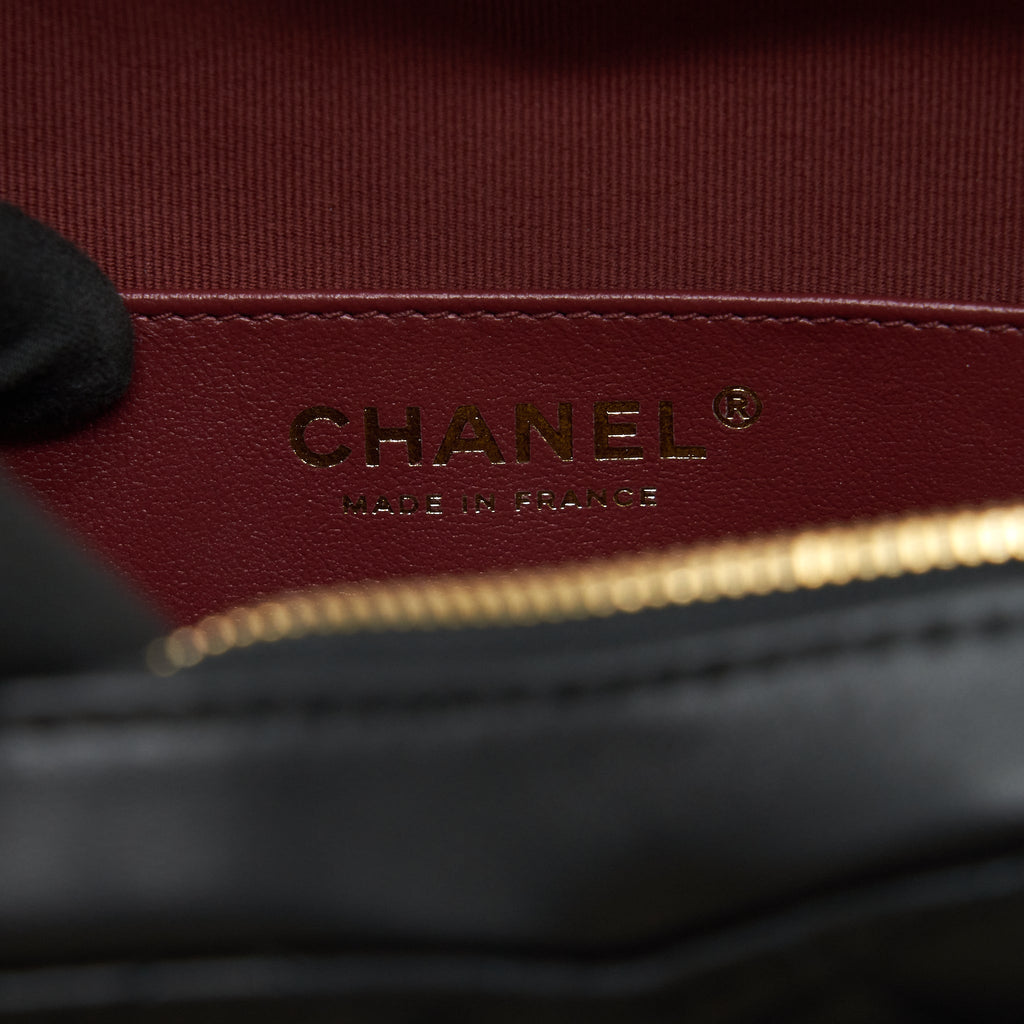 chanel-22s-heart-bag-lambskin-black-lghw-microchip-1