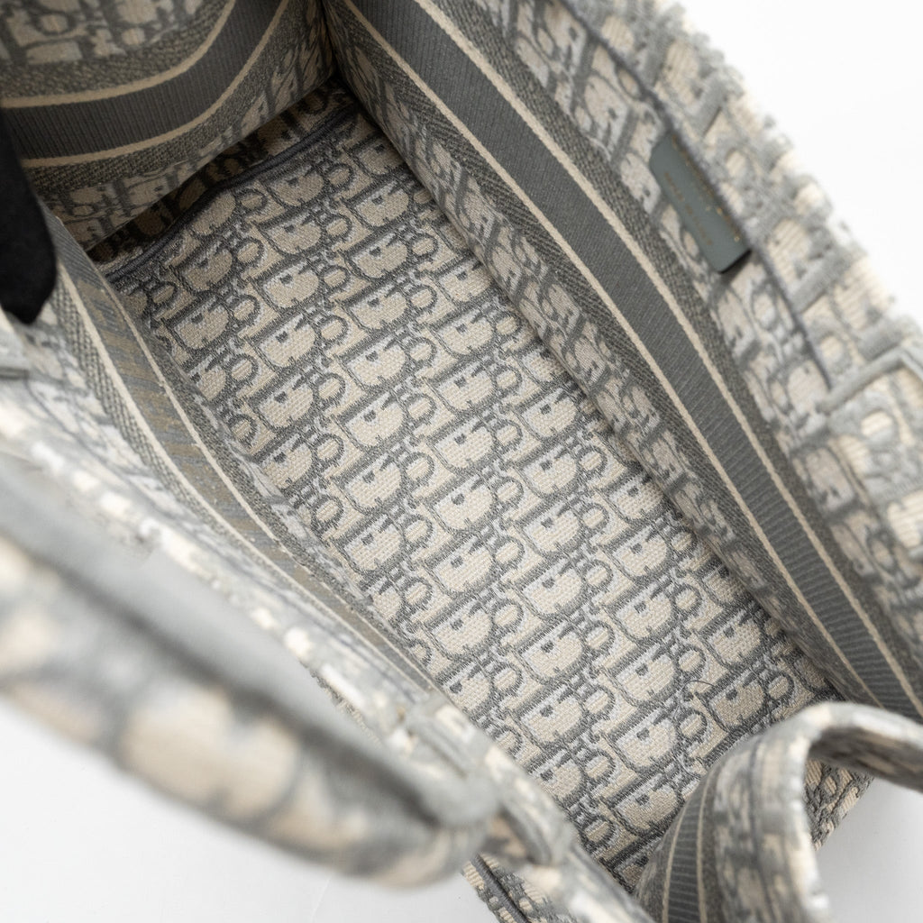dior-meidum-book-tote-dior-oblique-embroidery-canvas-ecru-grey