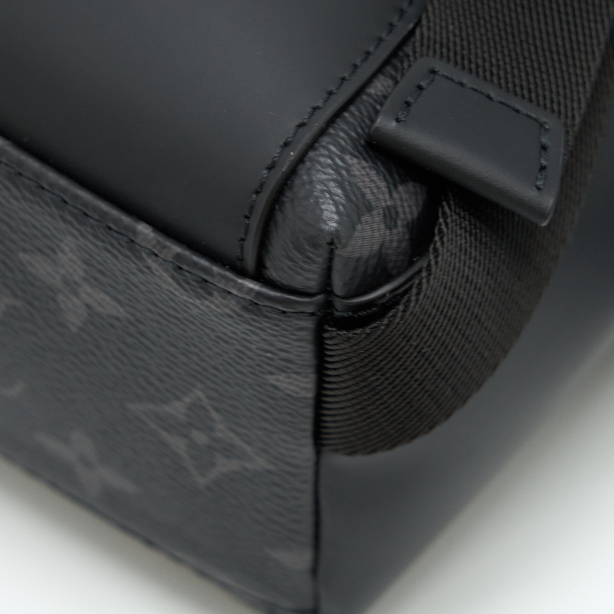 louis-vuitton-eclipse-voyager-messenger-bag-monogram-canvas-black-year-2020