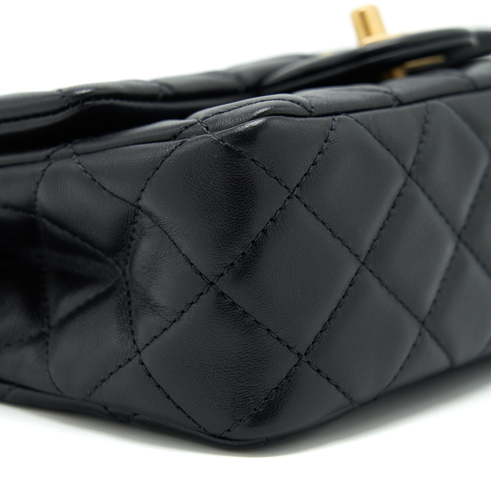 chanel-22c-pearl-crush-mini-rectangular-lambskin-black-ghw-microchip
