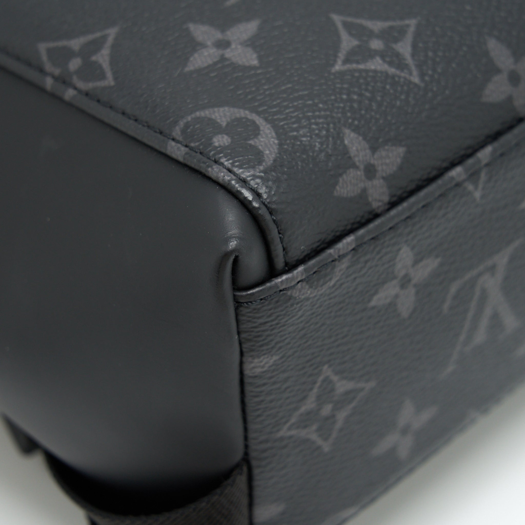 louis-vuitton-eclipse-voyager-messenger-bag-monogram-canvas-black-year-2020