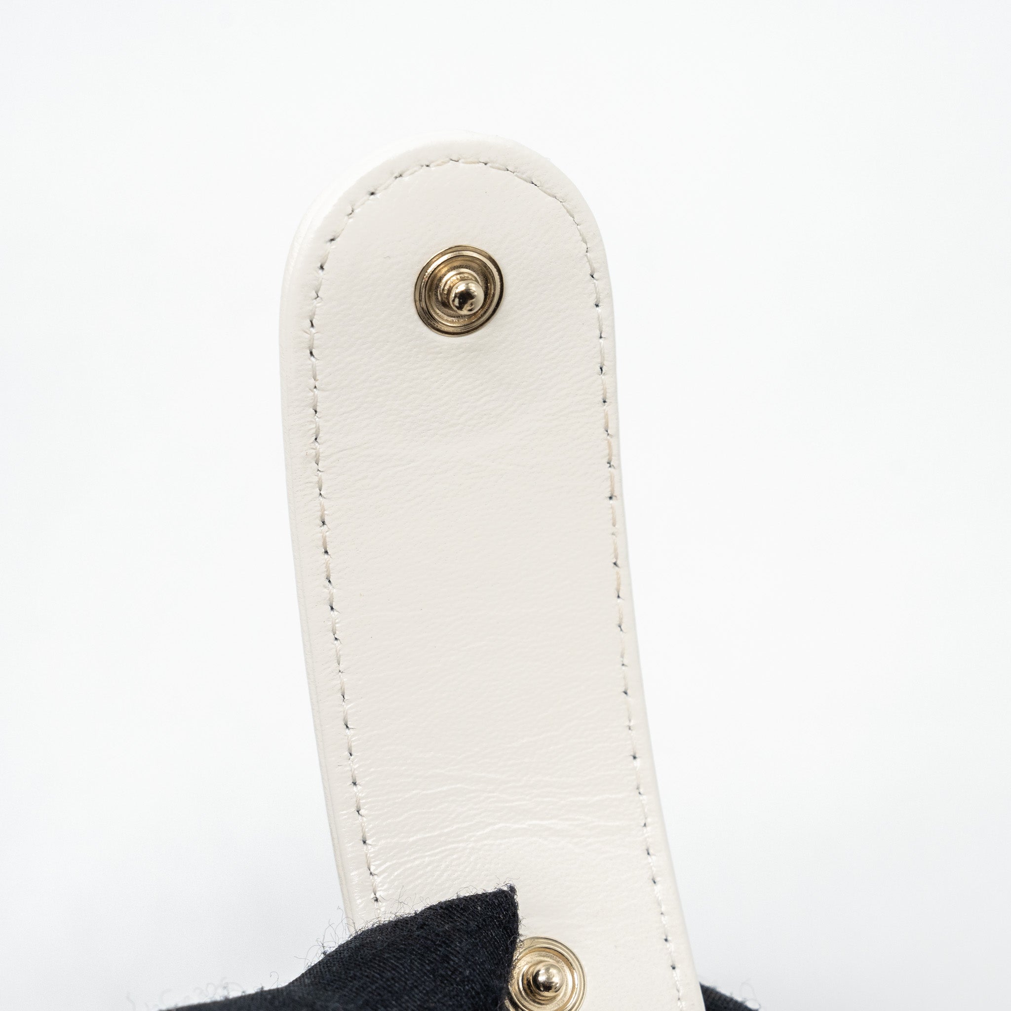 chanel-23c-round-clutch-lambskin-white-lghw-microchip-1