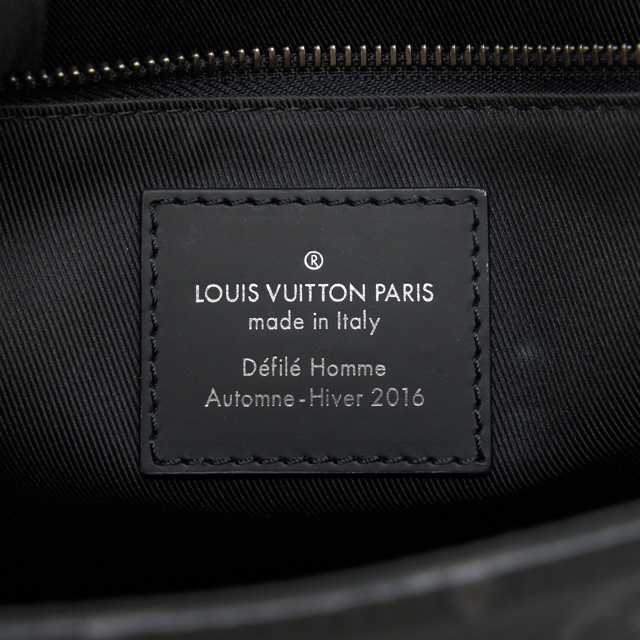 louis-vuitton-eclipse-voyager-messenger-bag-monogram-canvas-black-year-2020