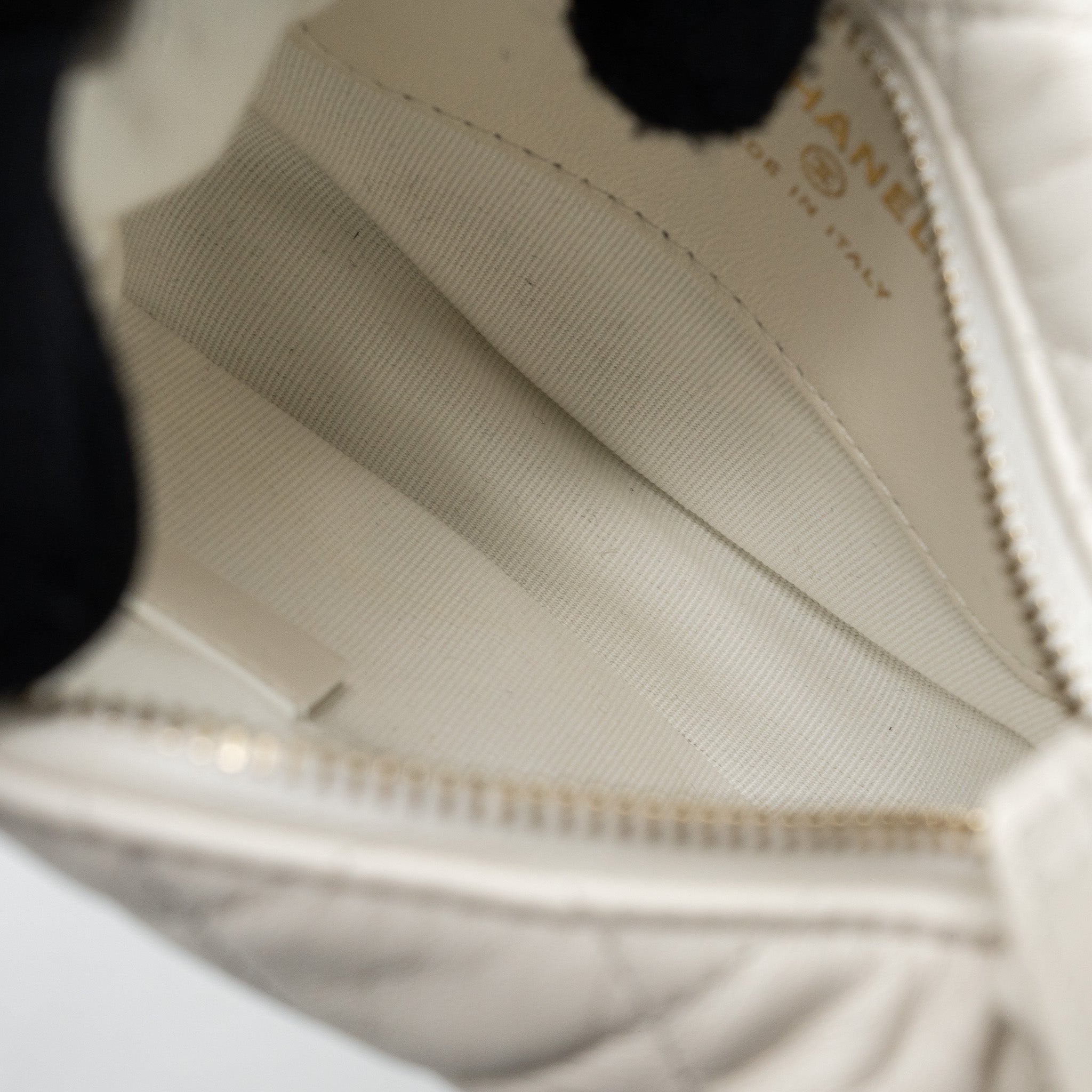chanel-23c-round-clutch-lambskin-white-lghw-microchip-1