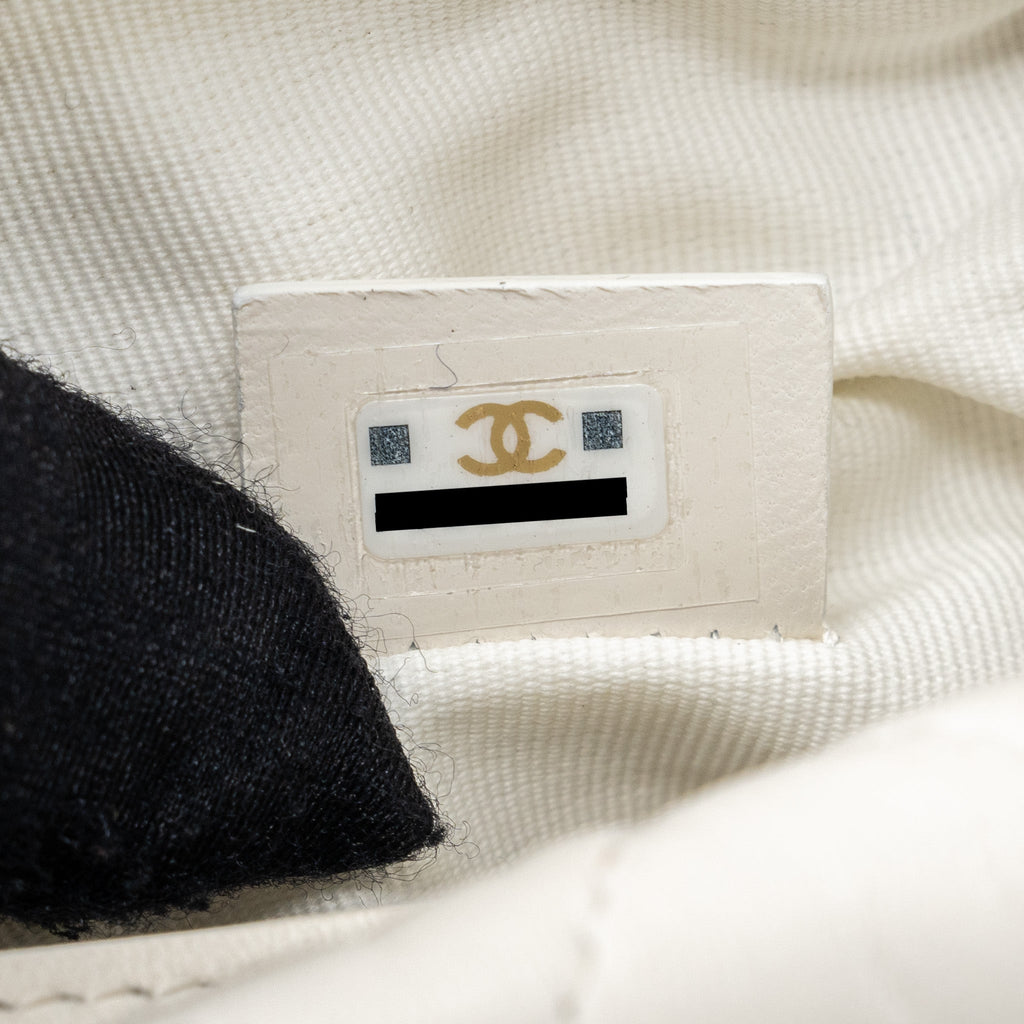 chanel-23c-round-clutch-lambskin-white-lghw-microchip-1