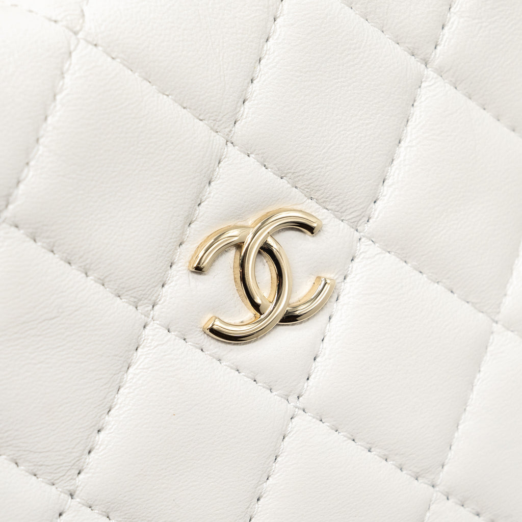 chanel-23c-round-clutch-lambskin-white-lghw-microchip-1