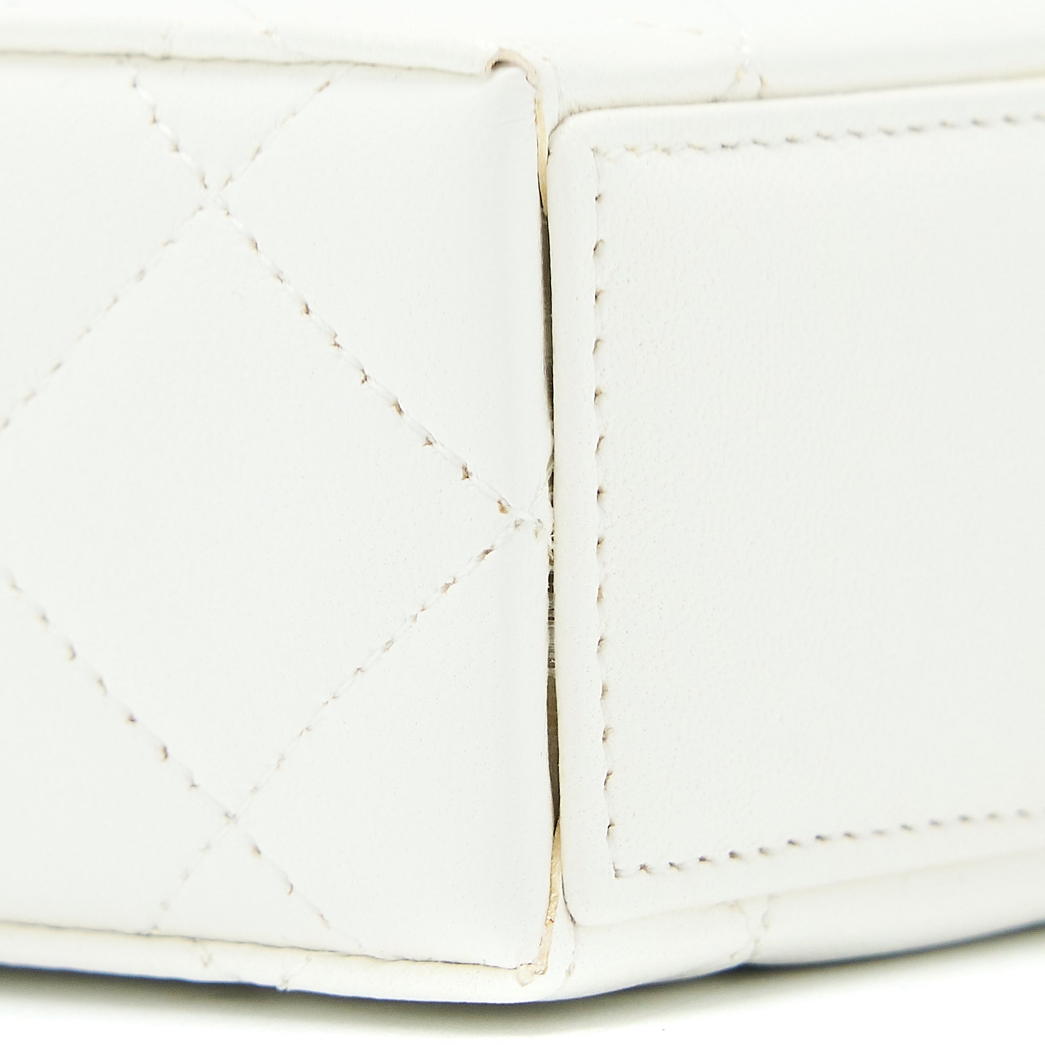 chanel-22p-quilted-mini-box-vanity-with-chain-lambskin-white-lghw