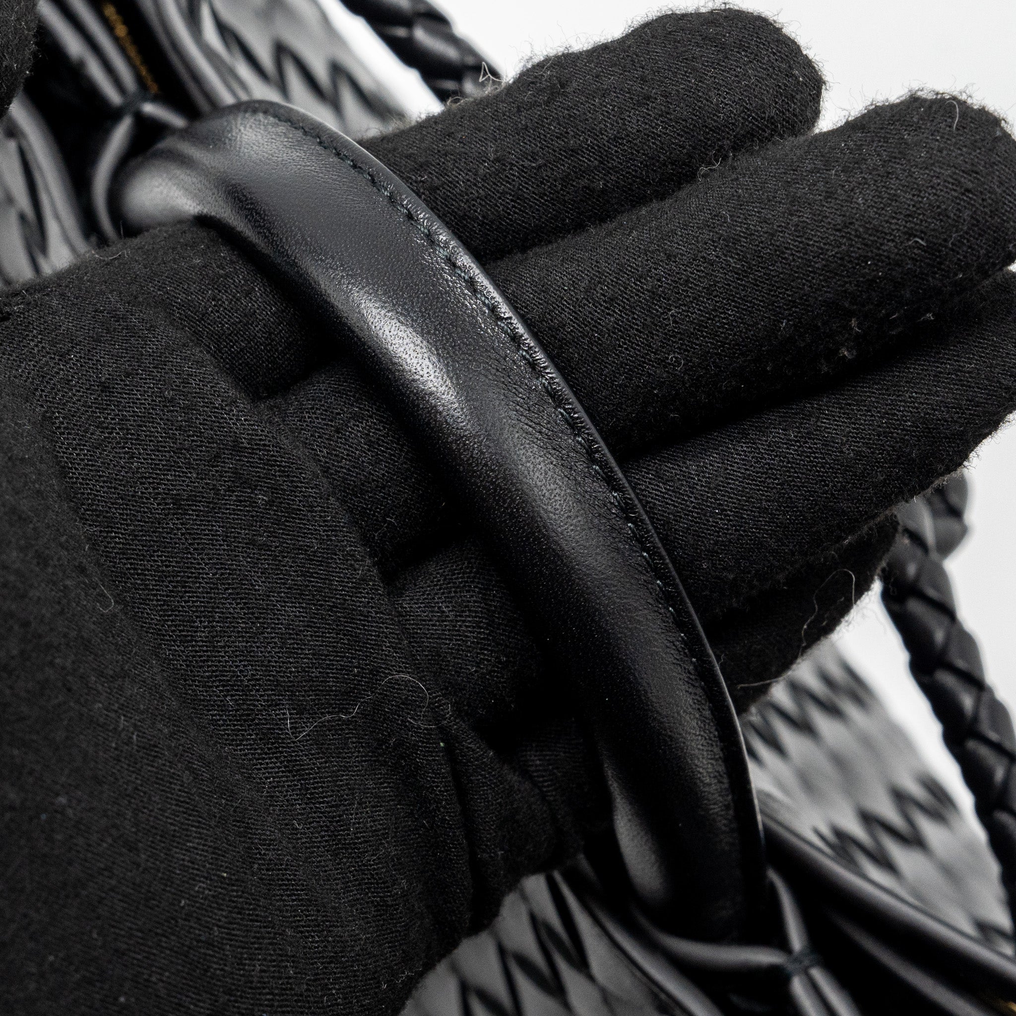 bottega-veneta-small-andiamo-bag-lambskin-black-ghw