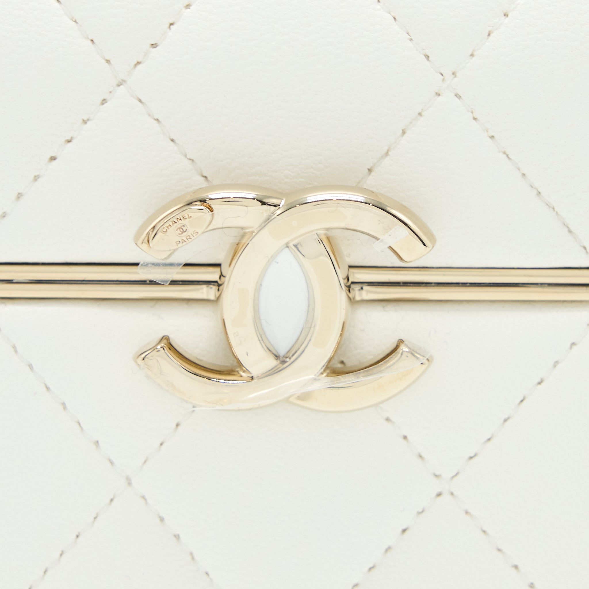 chanel-22p-quilted-mini-box-vanity-with-chain-lambskin-white-lghw
