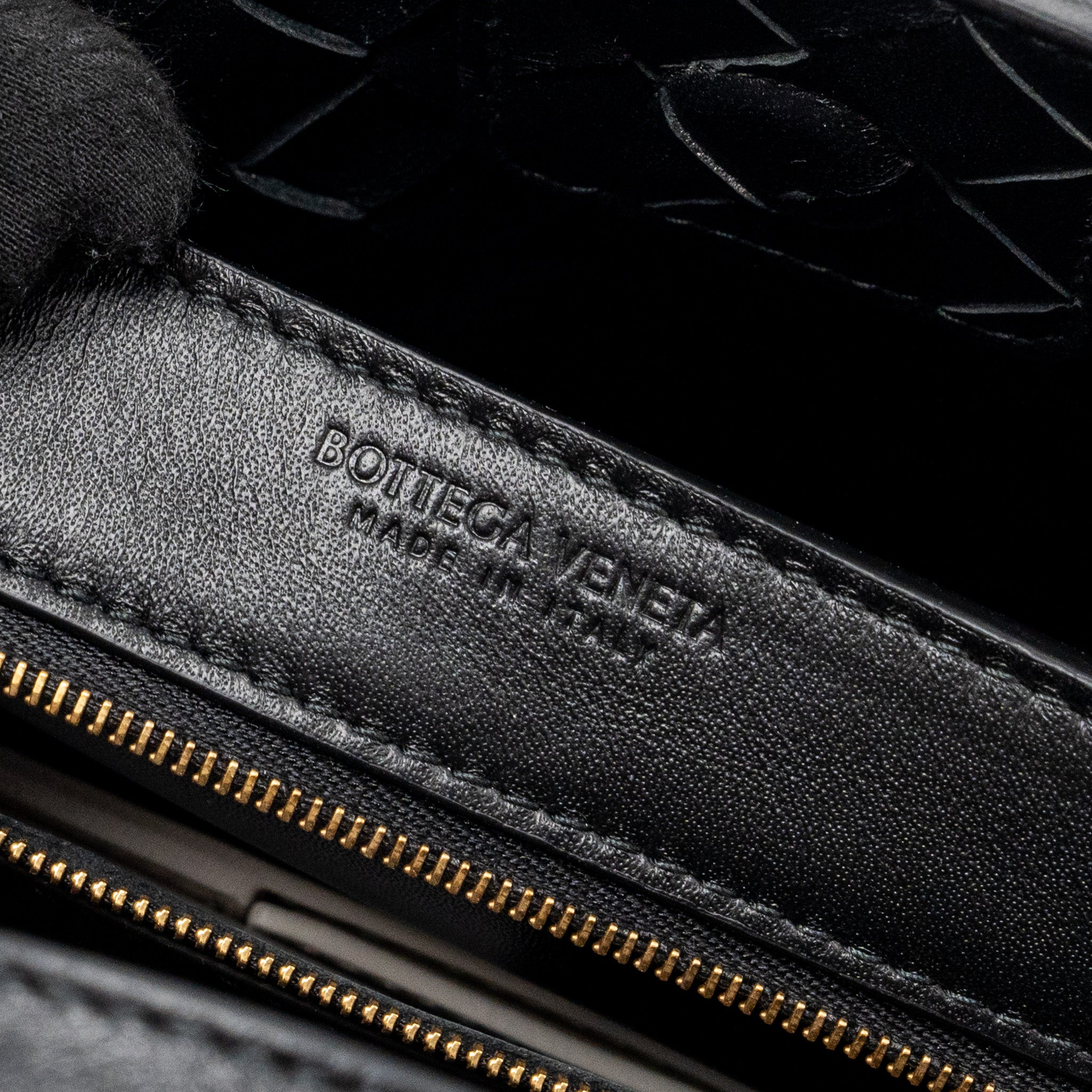 bottega-veneta-small-andiamo-bag-lambskin-black-ghw