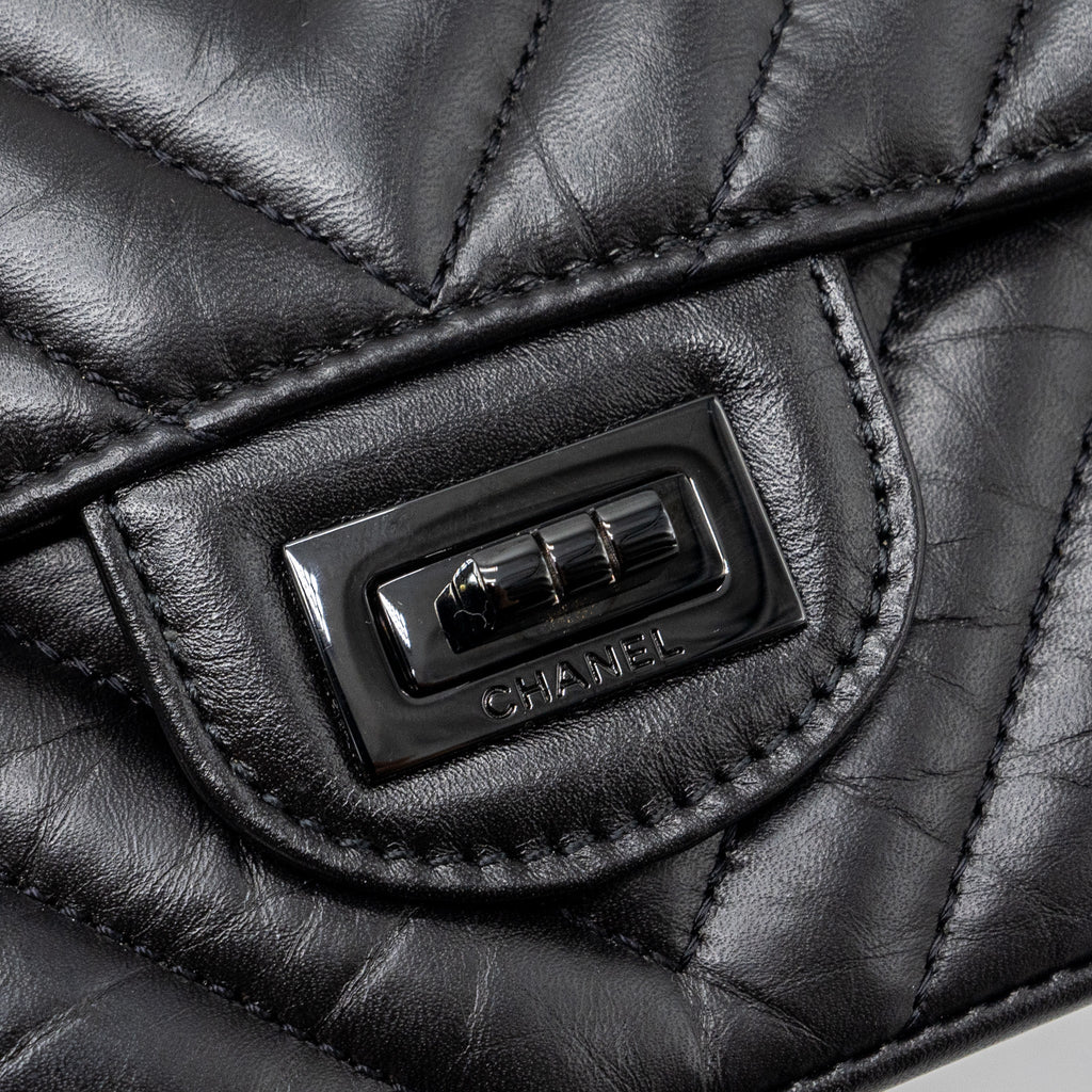 copy-of-chanel-mini-2-55-reissue-flap-bag-chevron-calfskin-so-black