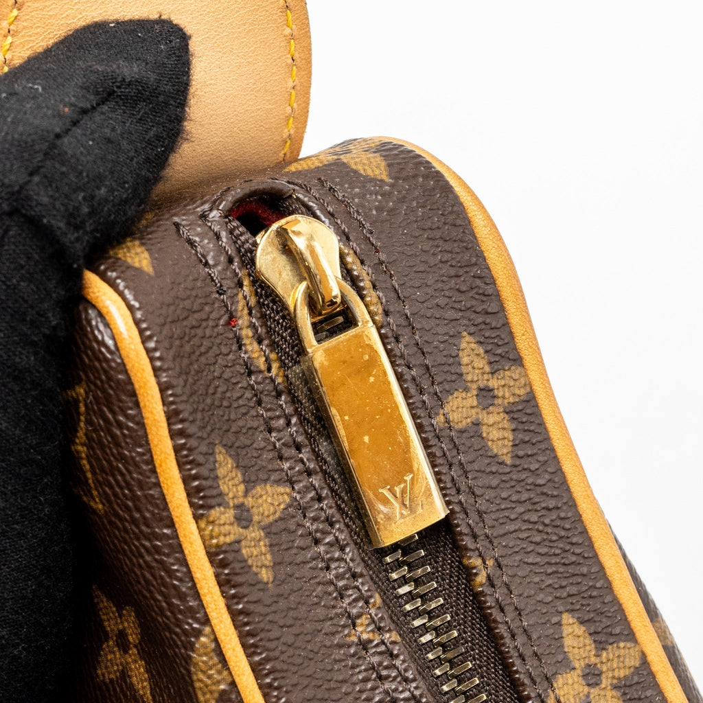 louis-vuitton-vintage-loop-shoulder-bag-monogram-canvas-ghw