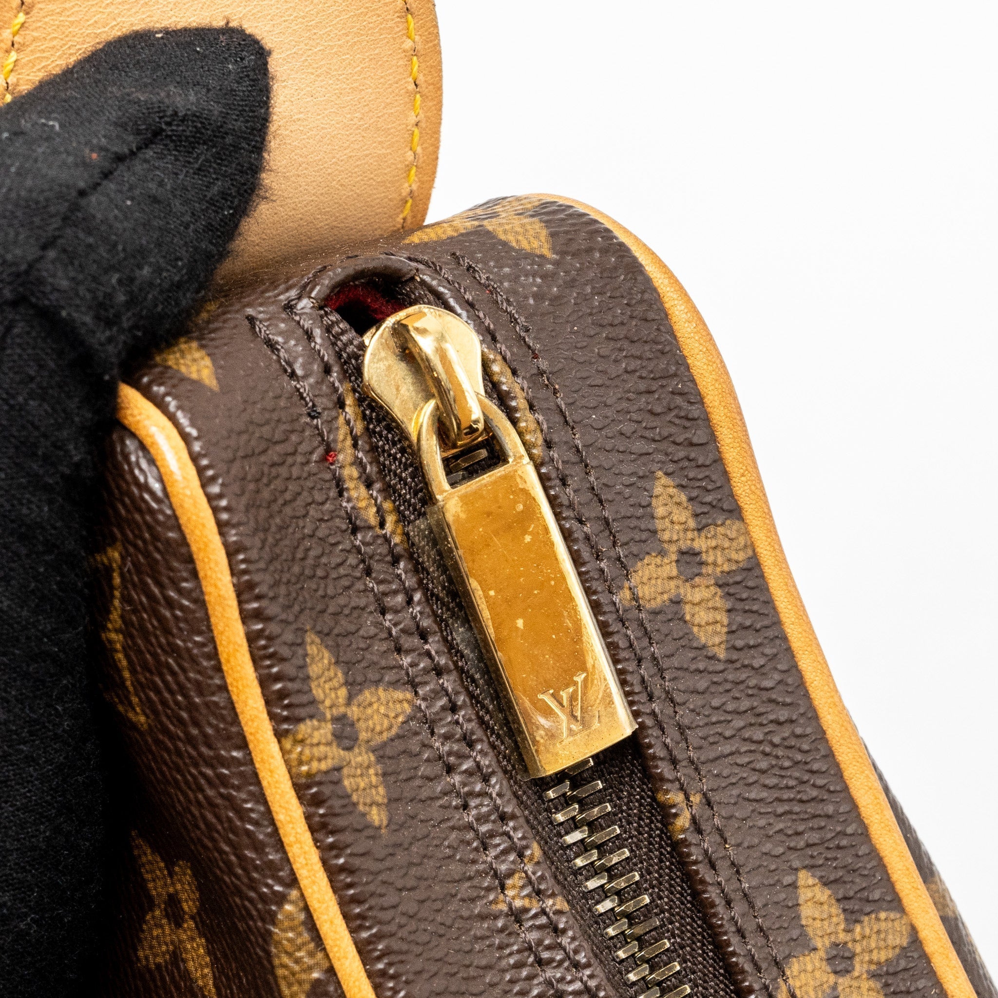 louis-vuitton-vintage-loop-shoulder-bag-monogram-canvas-ghw