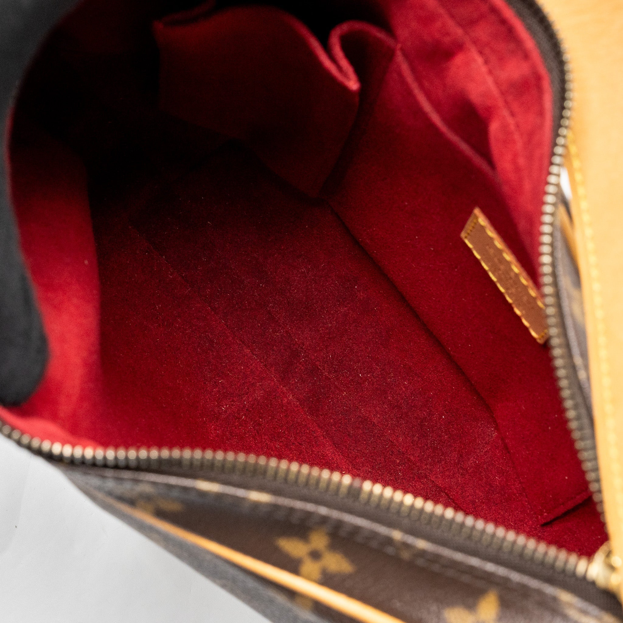 louis-vuitton-vintage-loop-shoulder-bag-monogram-canvas-ghw