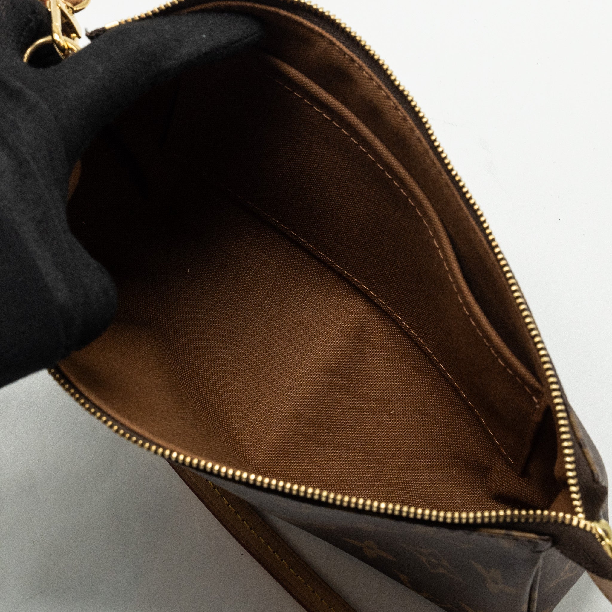 louis-vuitton-pochette-accessories-monogram-canvas-ghw-7