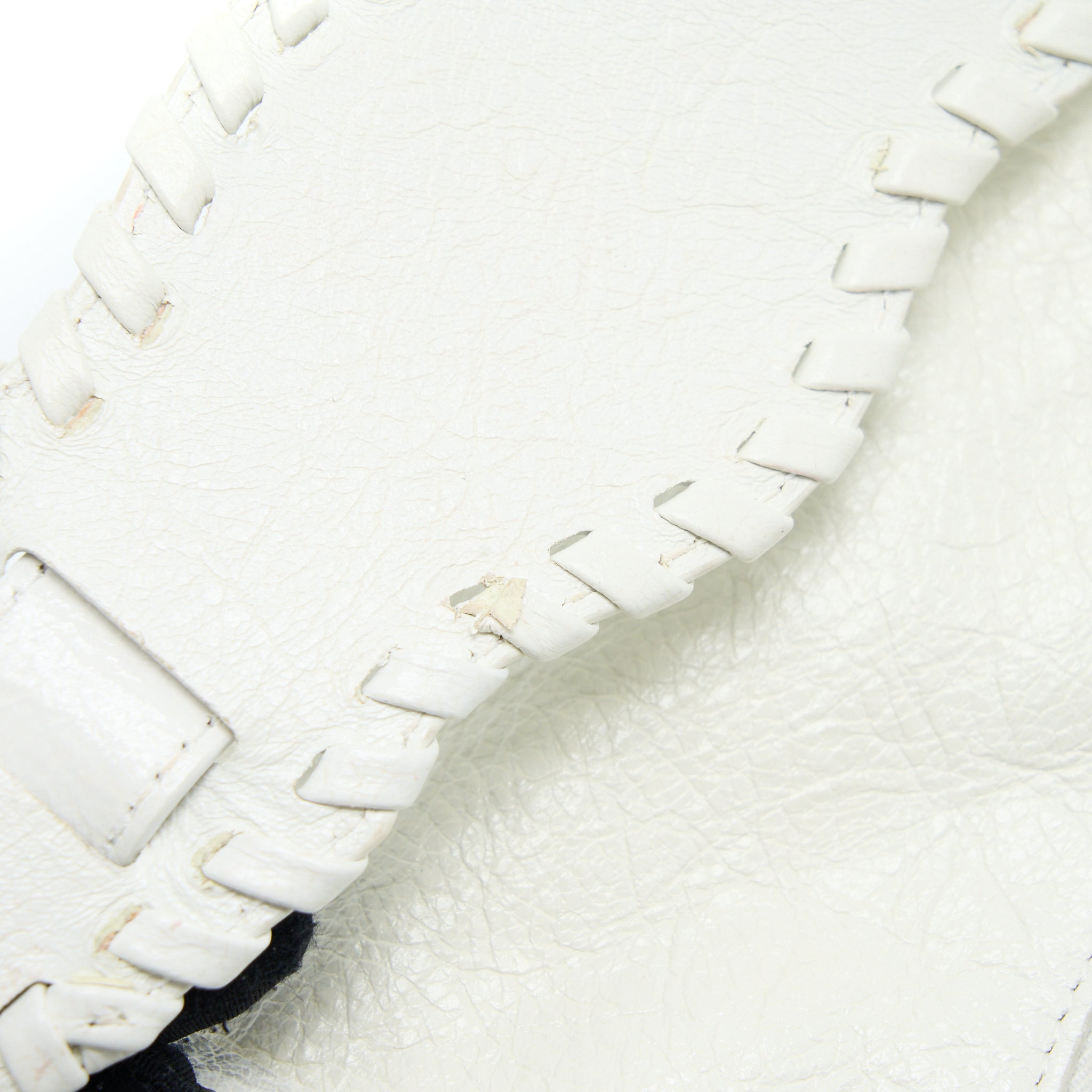 balenciaga-le-cagole-xs-shoulder-bag-lambskin-white-shw