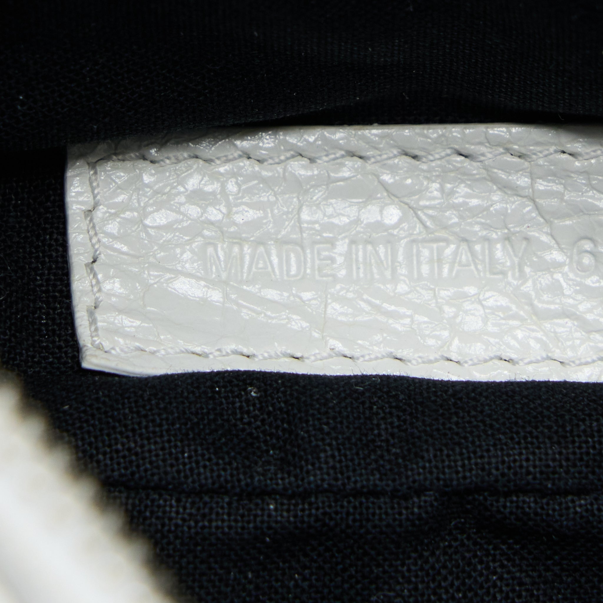 balenciaga-le-cagole-xs-shoulder-bag-lambskin-white-shw