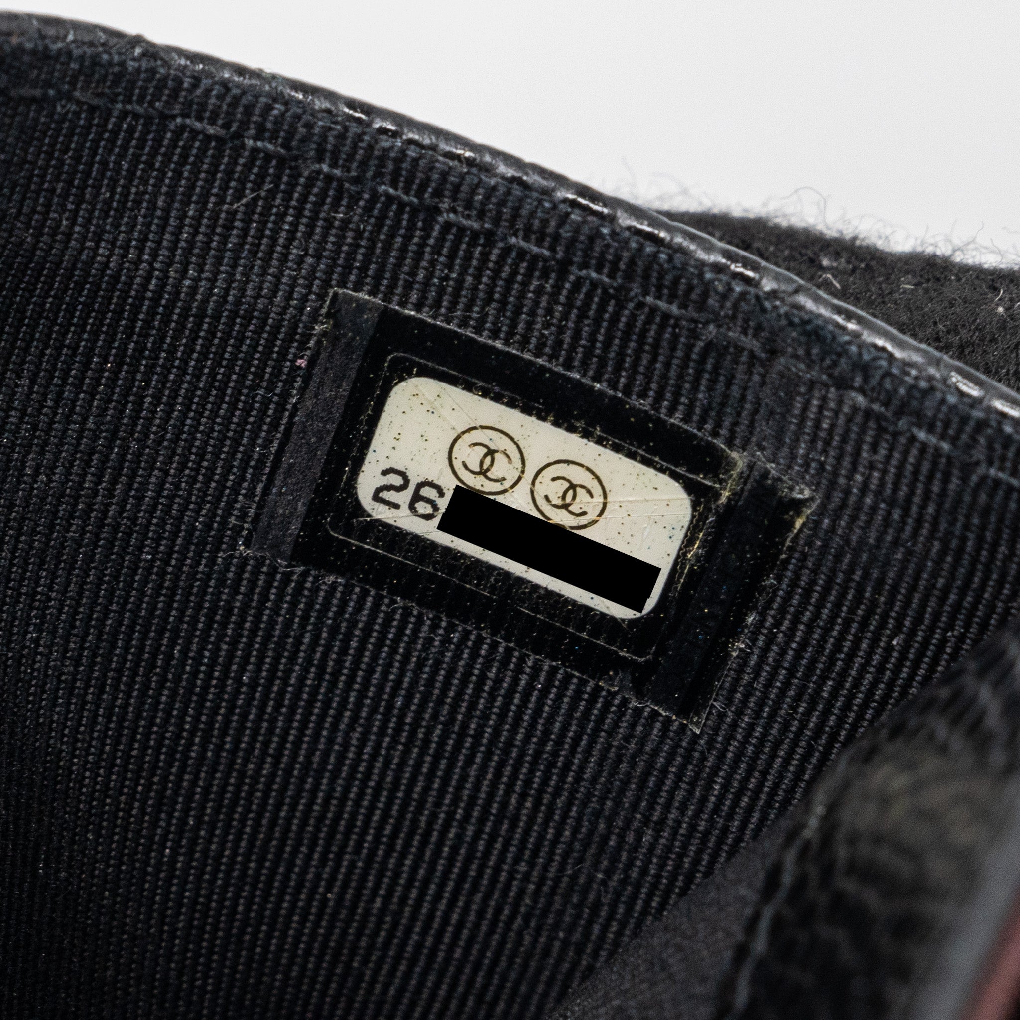 chanel-classic-flap-card-holder-caviar-black-shw-5