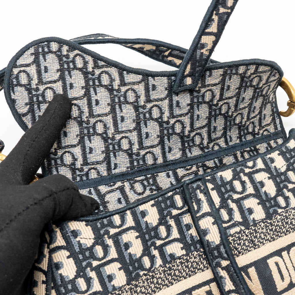 dior-medium-saddle-bag-oblique-embroidery-canvas-blue-ghw-1