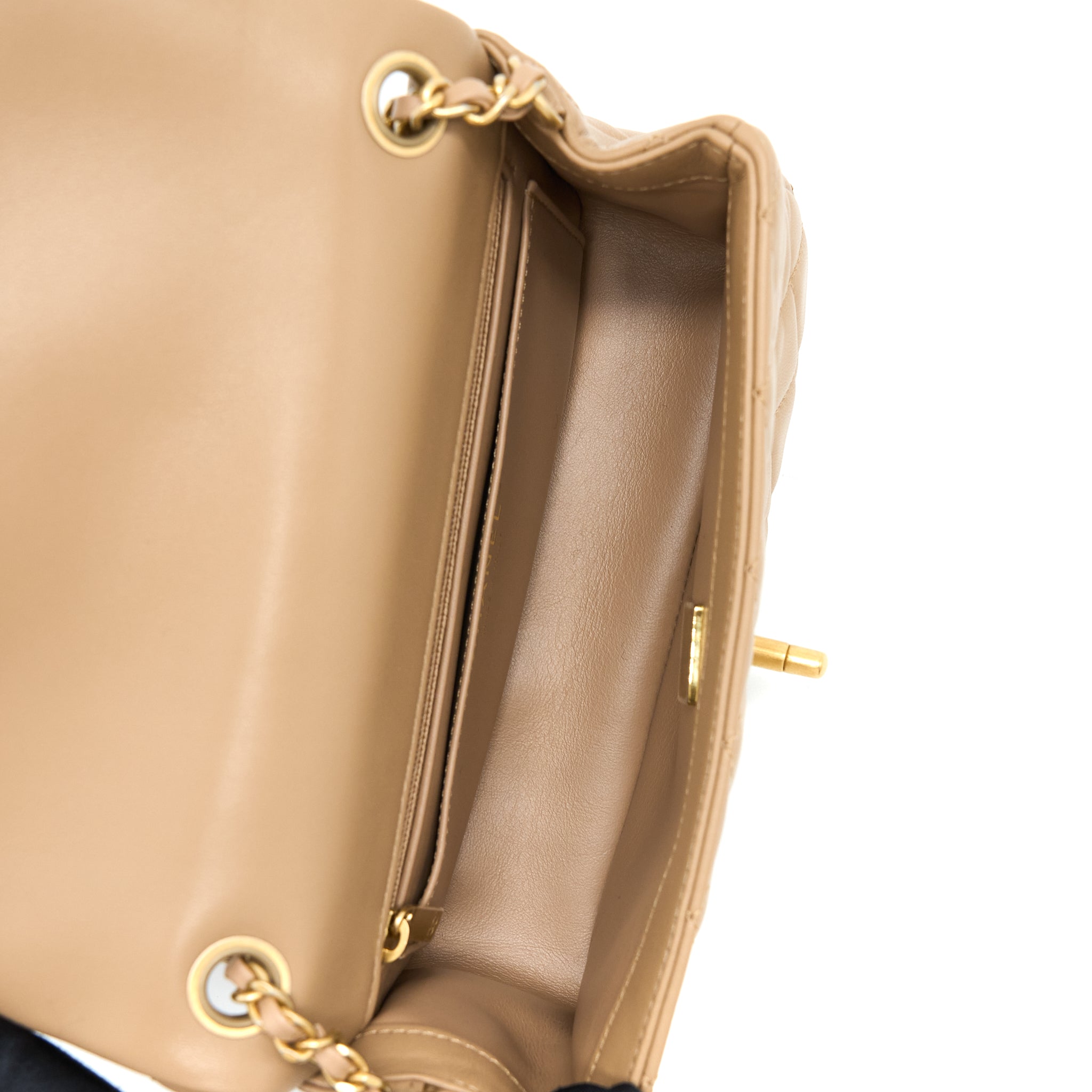 chanel-22s-pearl-crushed-mini-rectangular-lambskin-dark-beige-ghwmicrochip