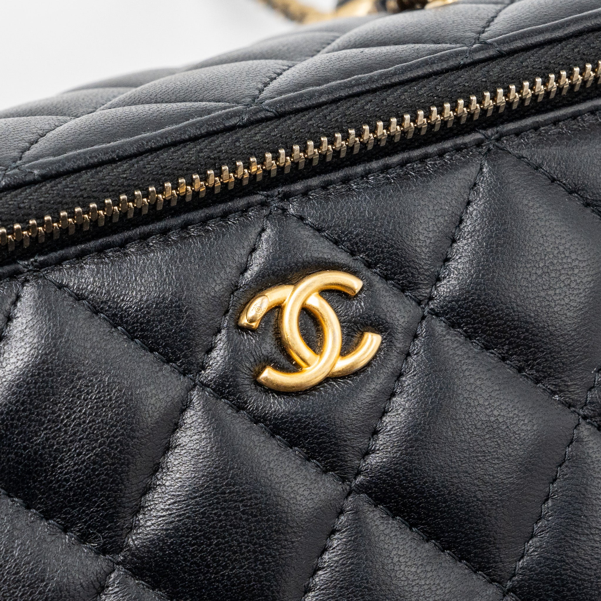 chanel-pearl-crush-long-vanity-case-lambskin-black-ghw