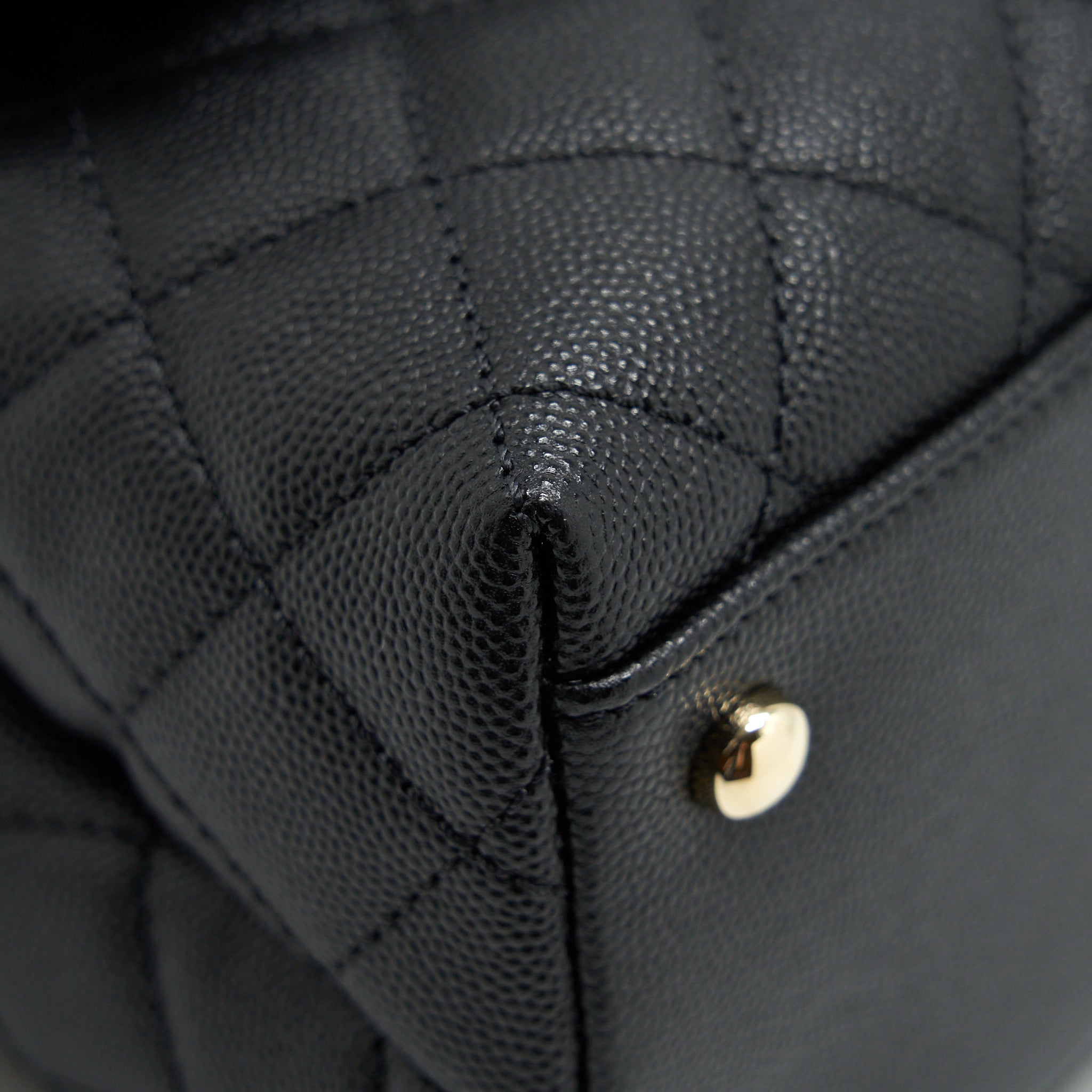 chanel-medium-coco-handle-caviar-black-lghw