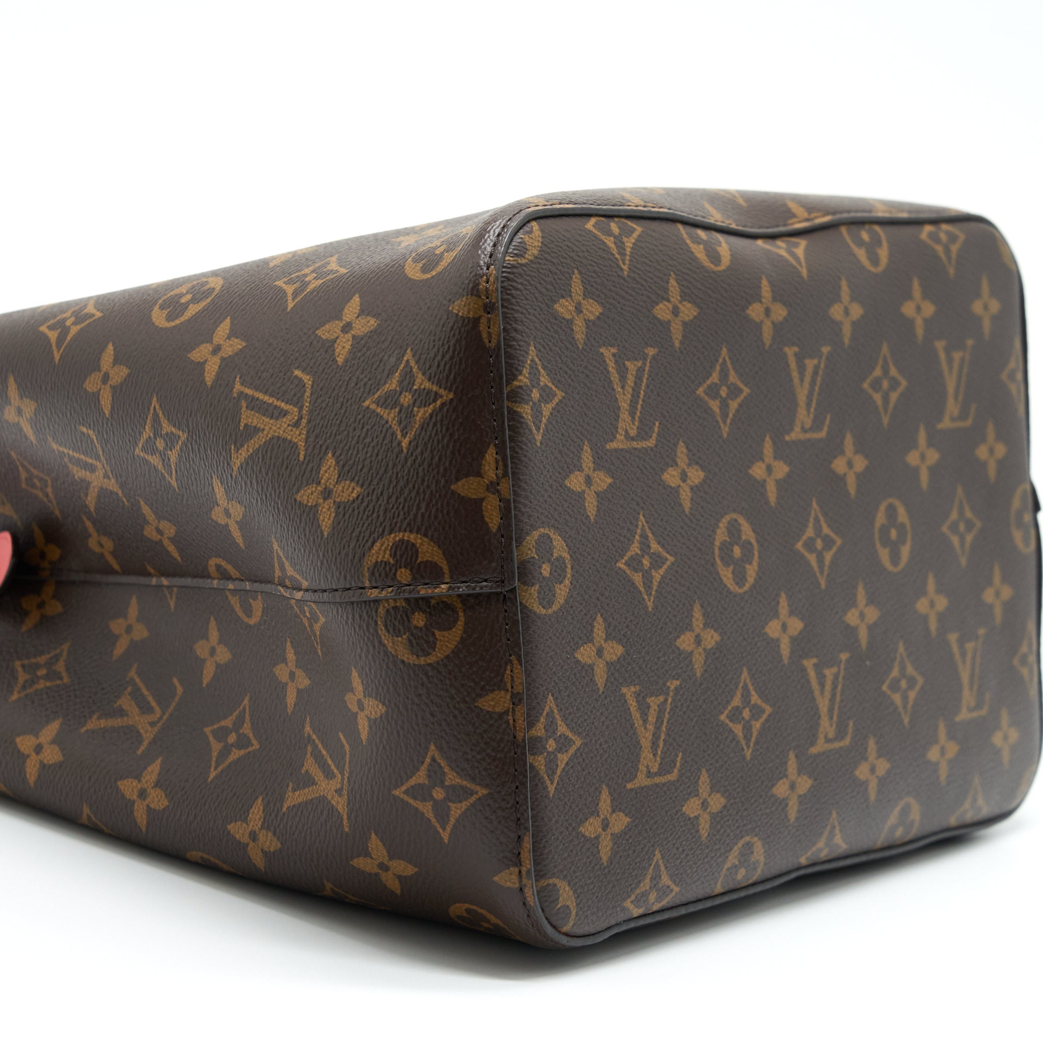 louis-vuitton-neonoe-monogram-canvas-ghw-1