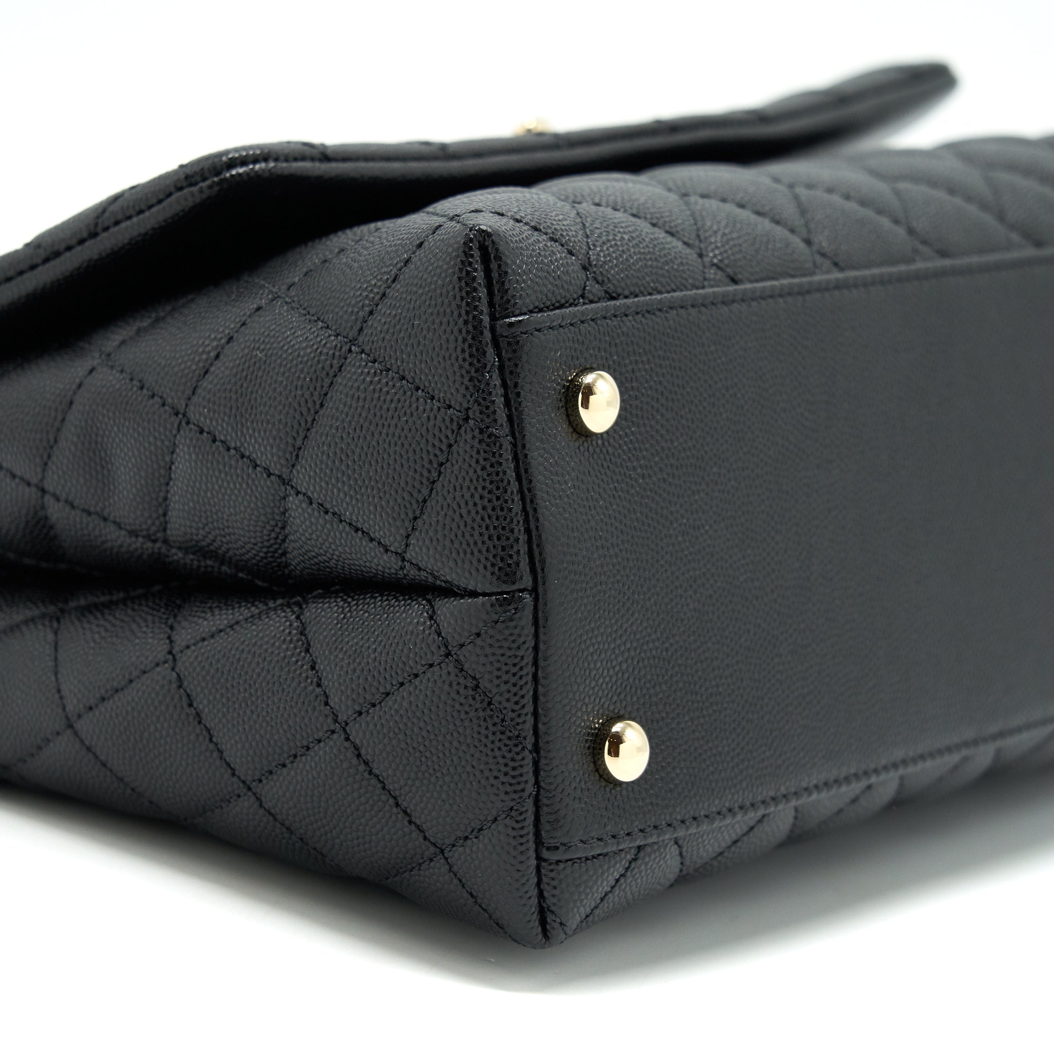 chanel-medium-coco-handle-caviar-black-lghw
