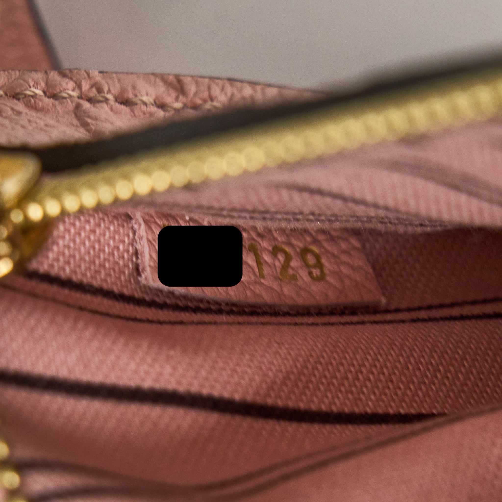 louis-vuitton-pochette-metis-monogram-empreinte-pink-ghw