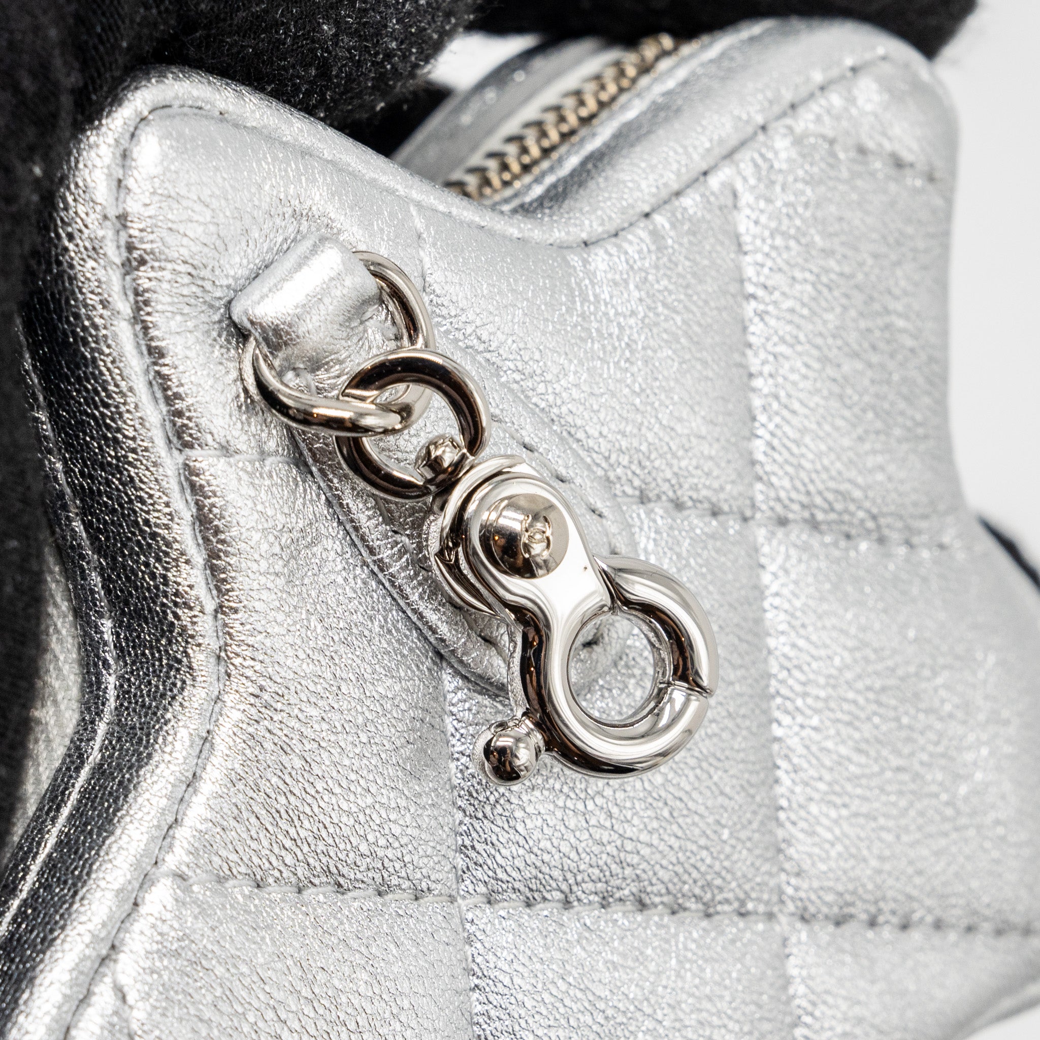 chanel-mini-star-coin-purse-calfskin-silver-lghwmicrochip