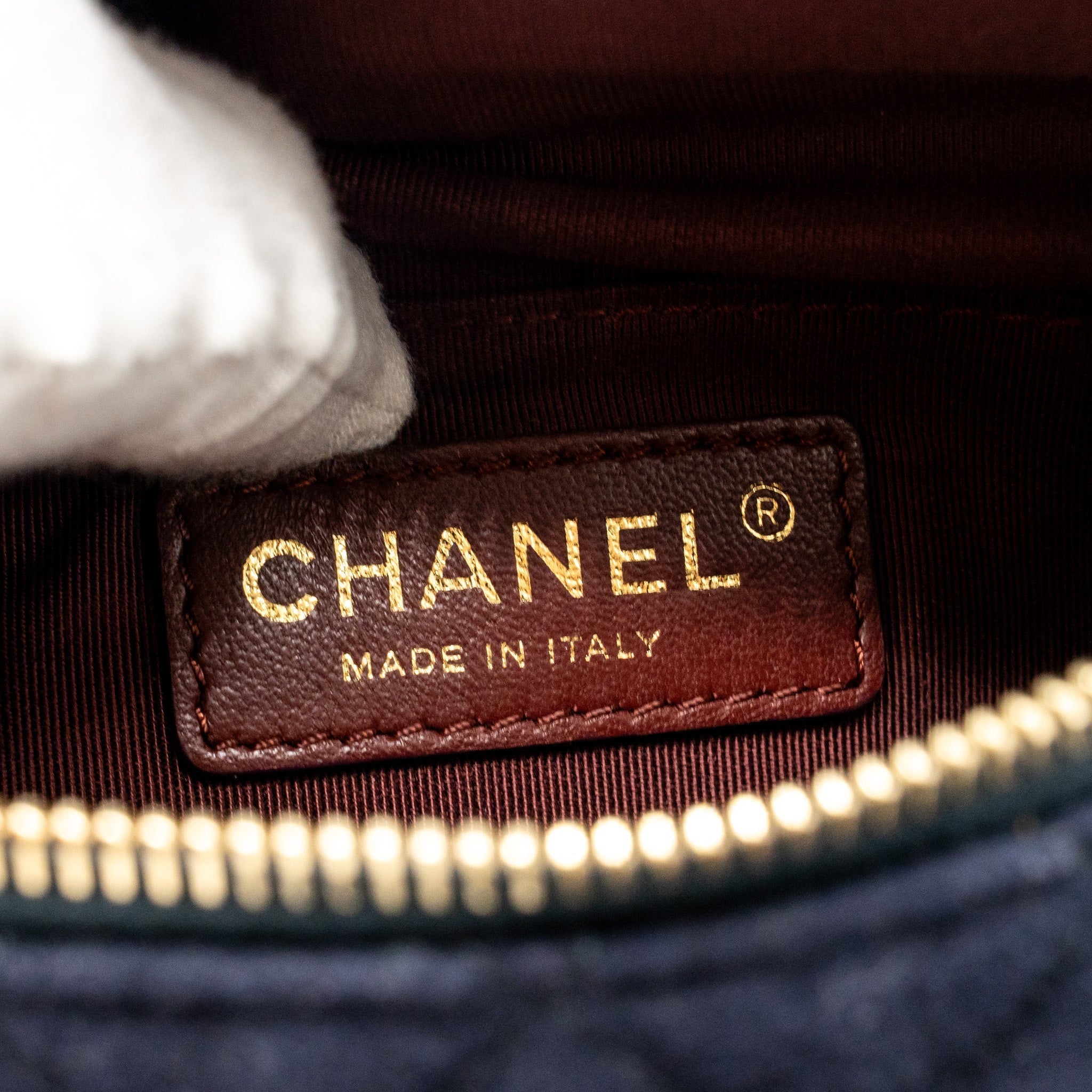 chanel-waist-bag-black