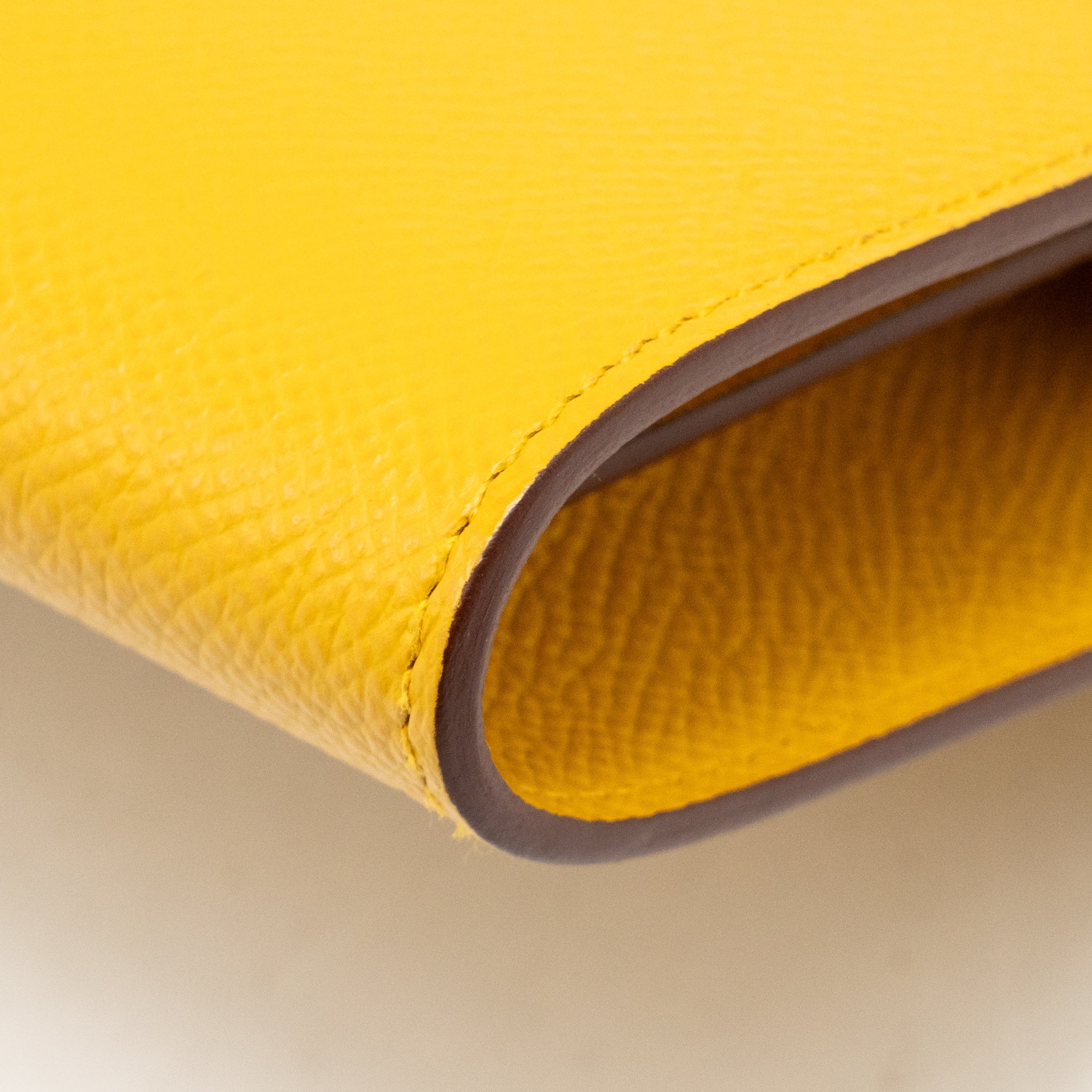hermes-kelly-to-go-epsom-9d-jaune-ambre-shw-stamp-y