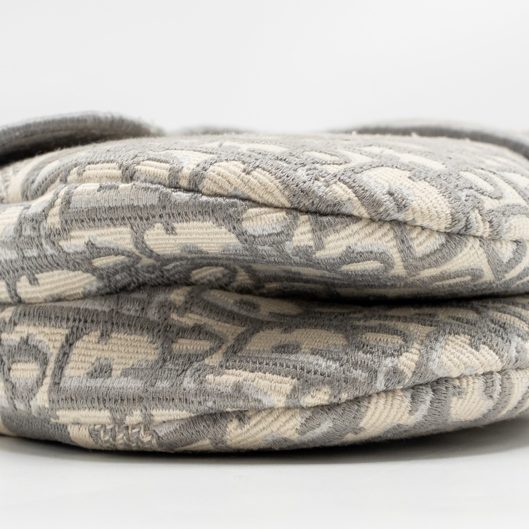 dior-medium-saddle-bag-dior-oblique-embroidery-light-grey-ghw