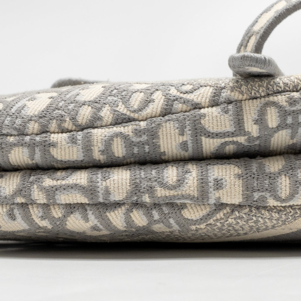 dior-medium-saddle-bag-dior-oblique-embroidery-light-grey-ghw