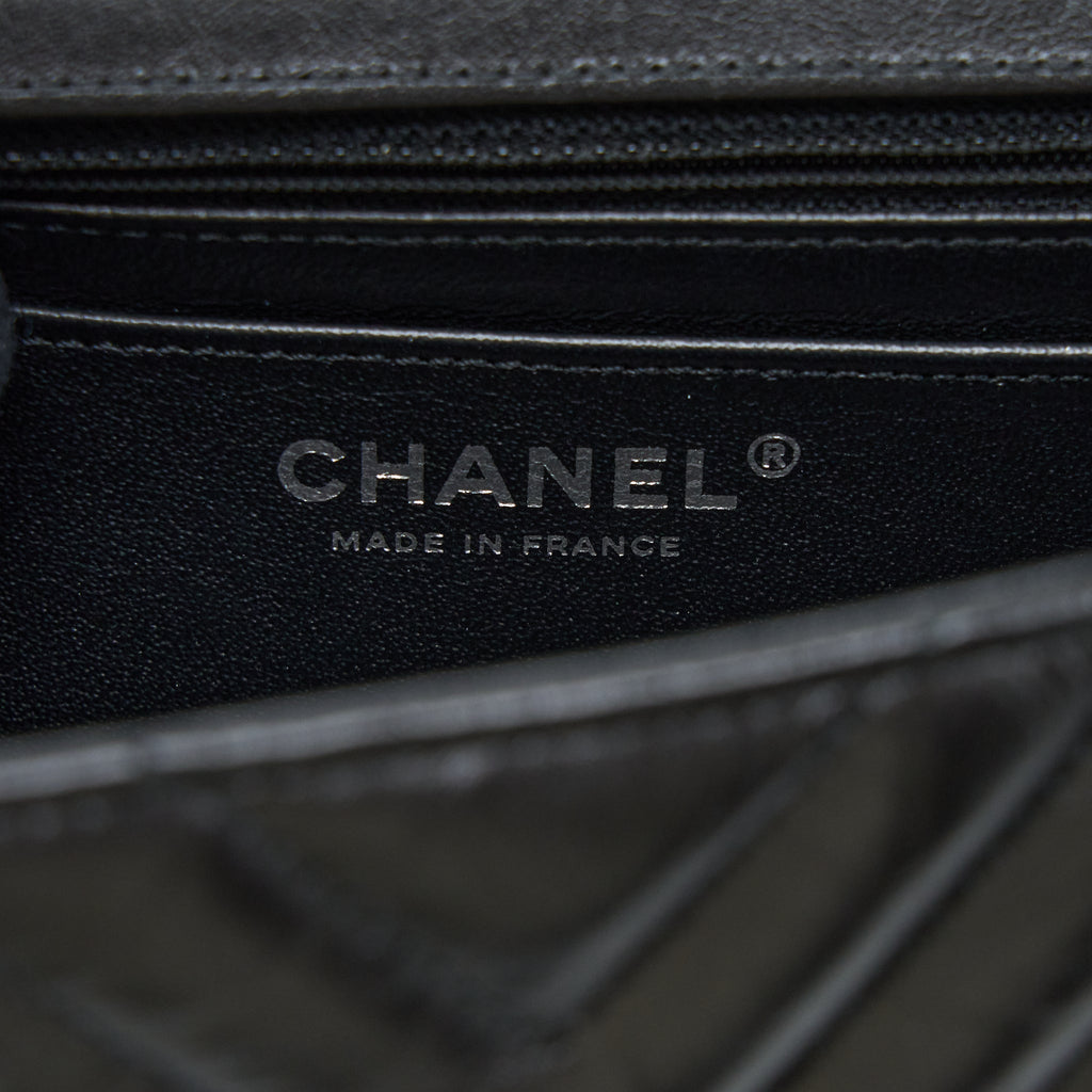 chanel-mini-reissue-2-55-flap-bag-chevron-aged-calfskin-so-black