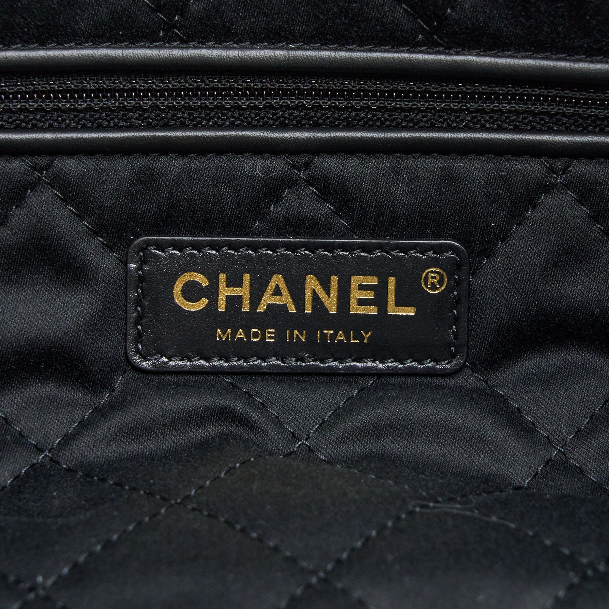 chanel-medium-22-bag-gold-letter-shiny-calfskin-black-brushed-ghwmicrochip