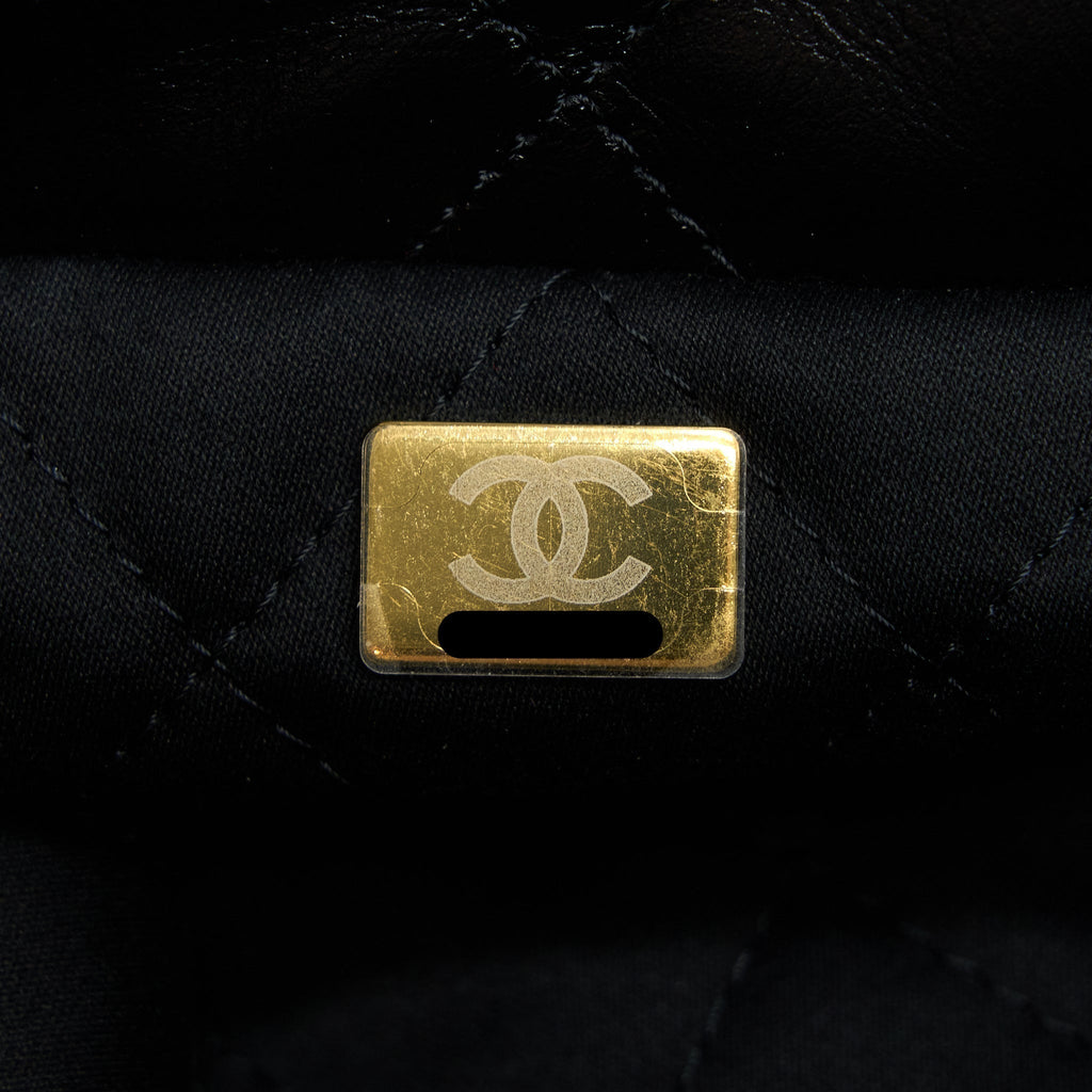 chanel-medium-22-bag-gold-letter-shiny-calfskin-black-brushed-ghwmicrochip
