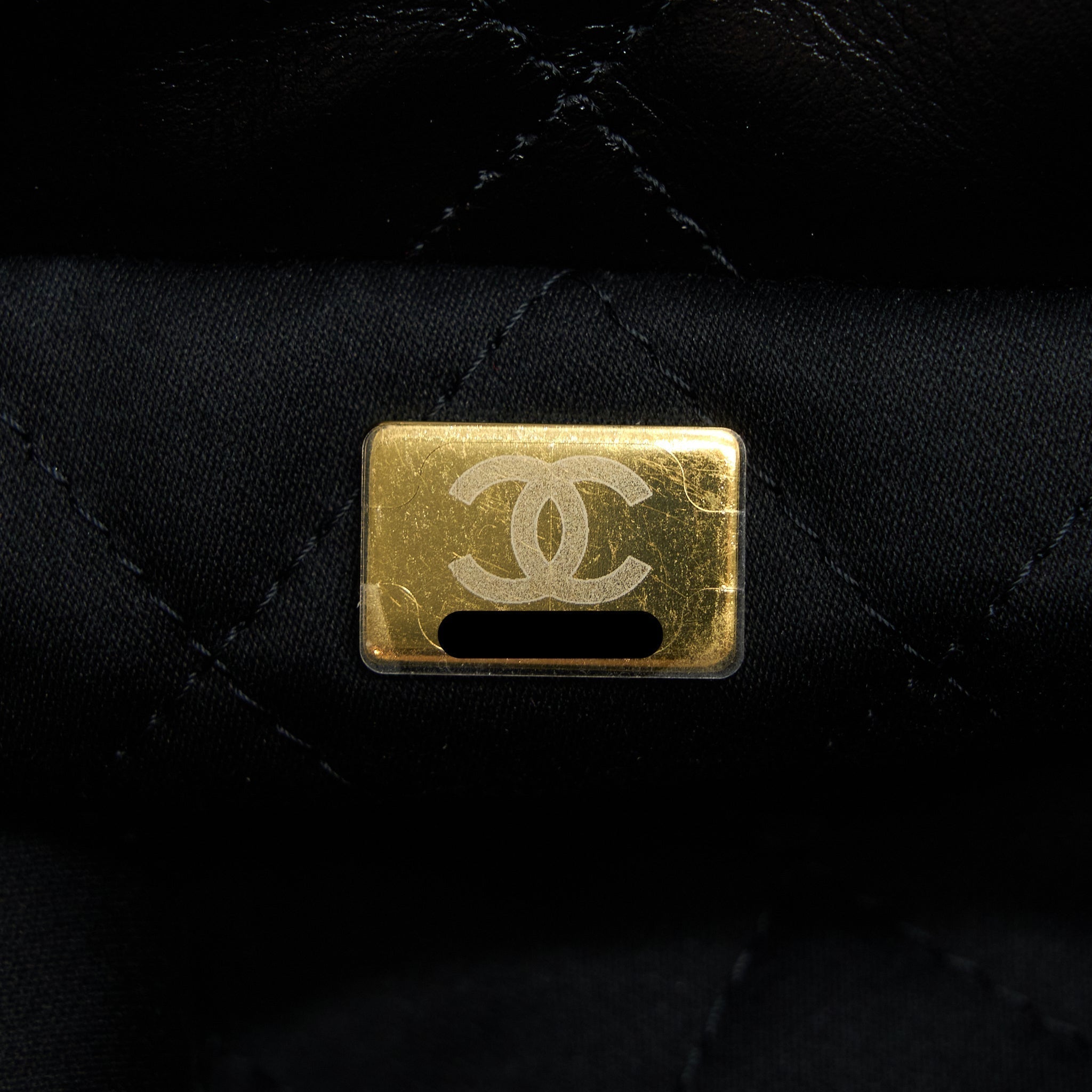 chanel-medium-22-bag-gold-letter-shiny-calfskin-black-brushed-ghwmicrochip