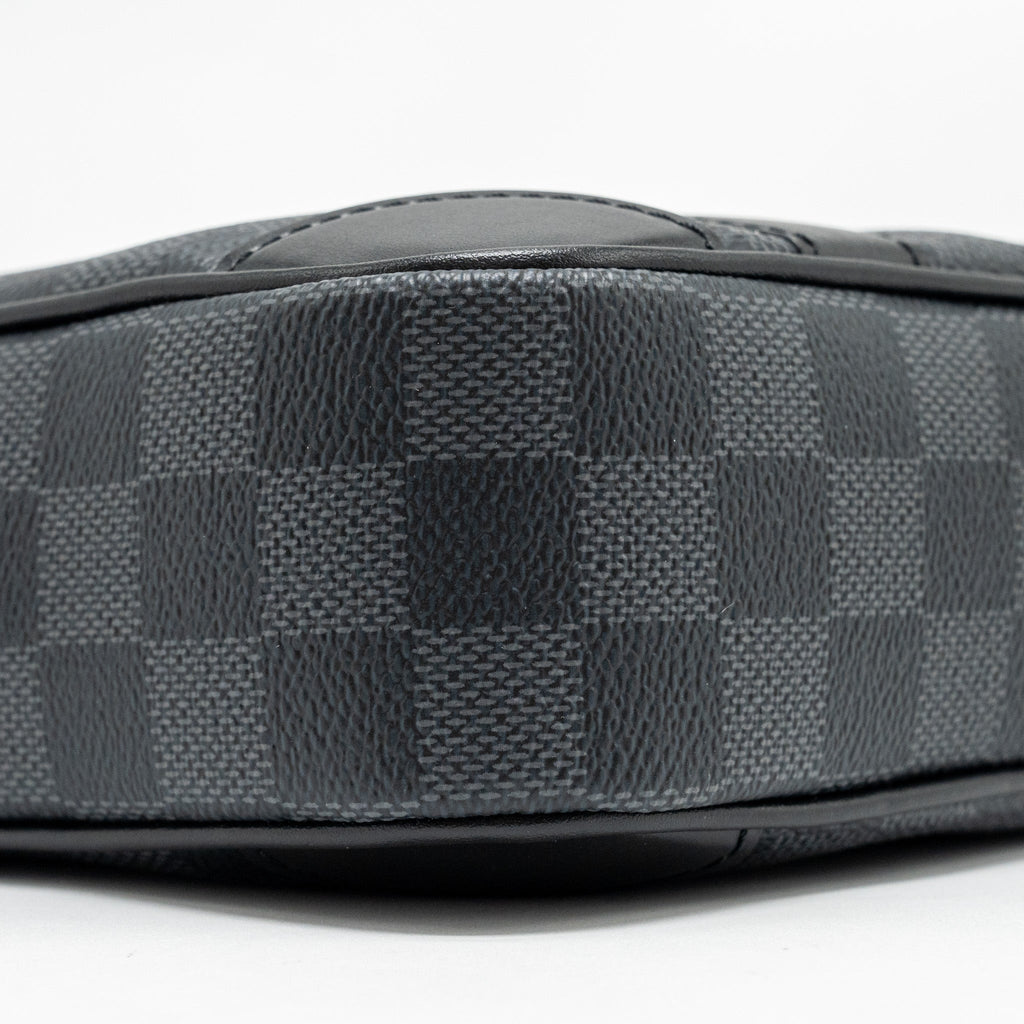 louis-vuitton-pochette-kasai-clutch-bag-damier-graphite-canvas-so-black-copy-1