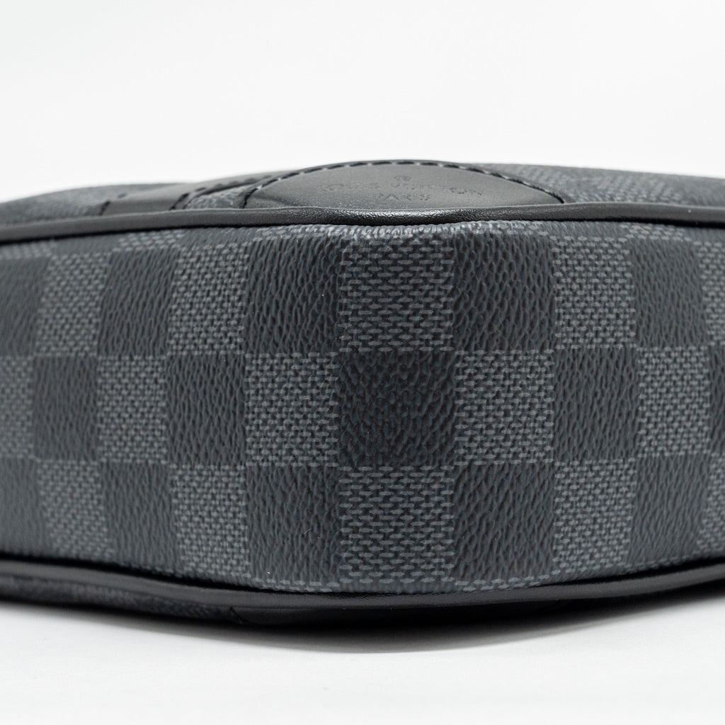 louis-vuitton-pochette-kasai-clutch-bag-damier-graphite-canvas-so-black-copy-1