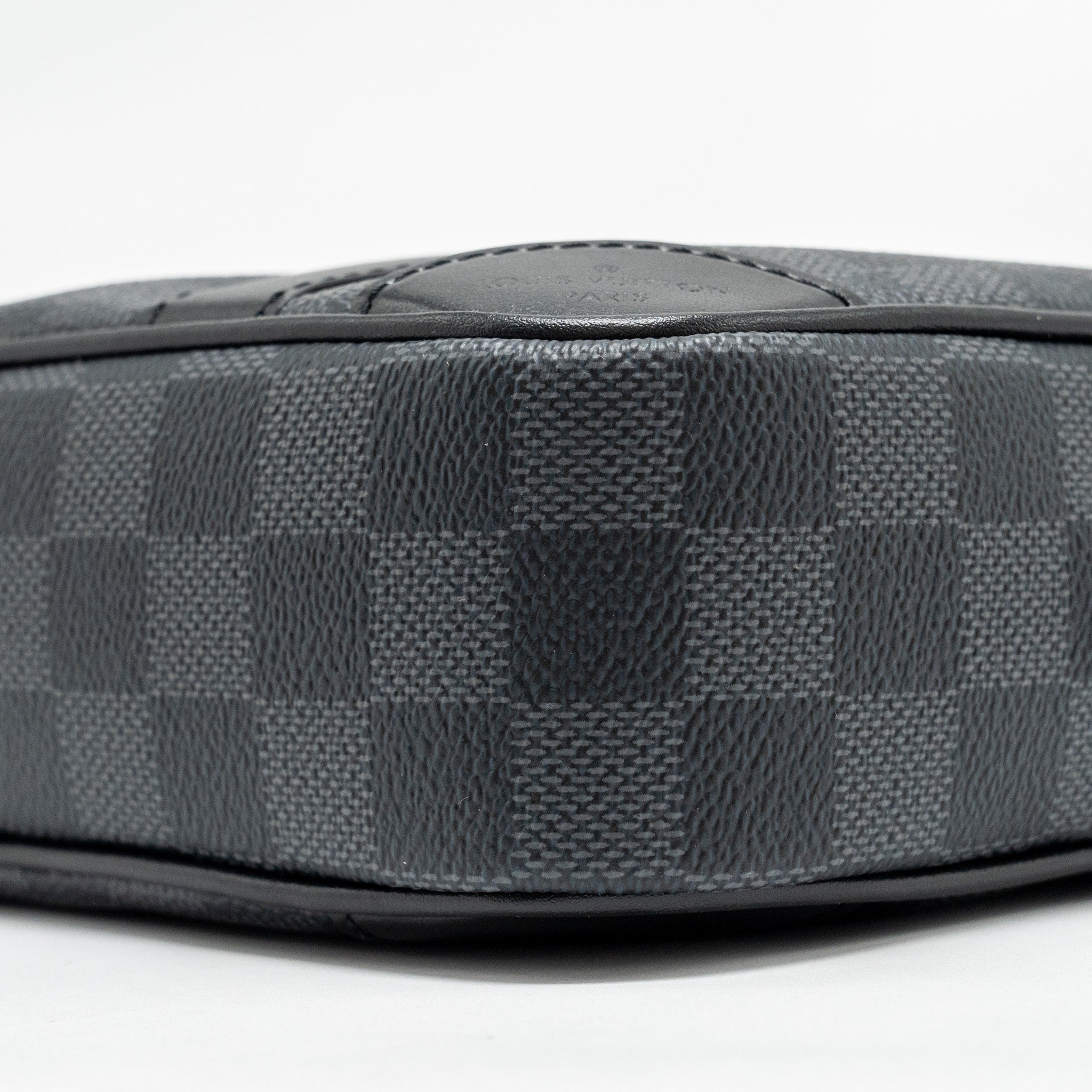 louis-vuitton-pochette-kasai-clutch-bag-damier-graphite-canvas-so-black-copy-1
