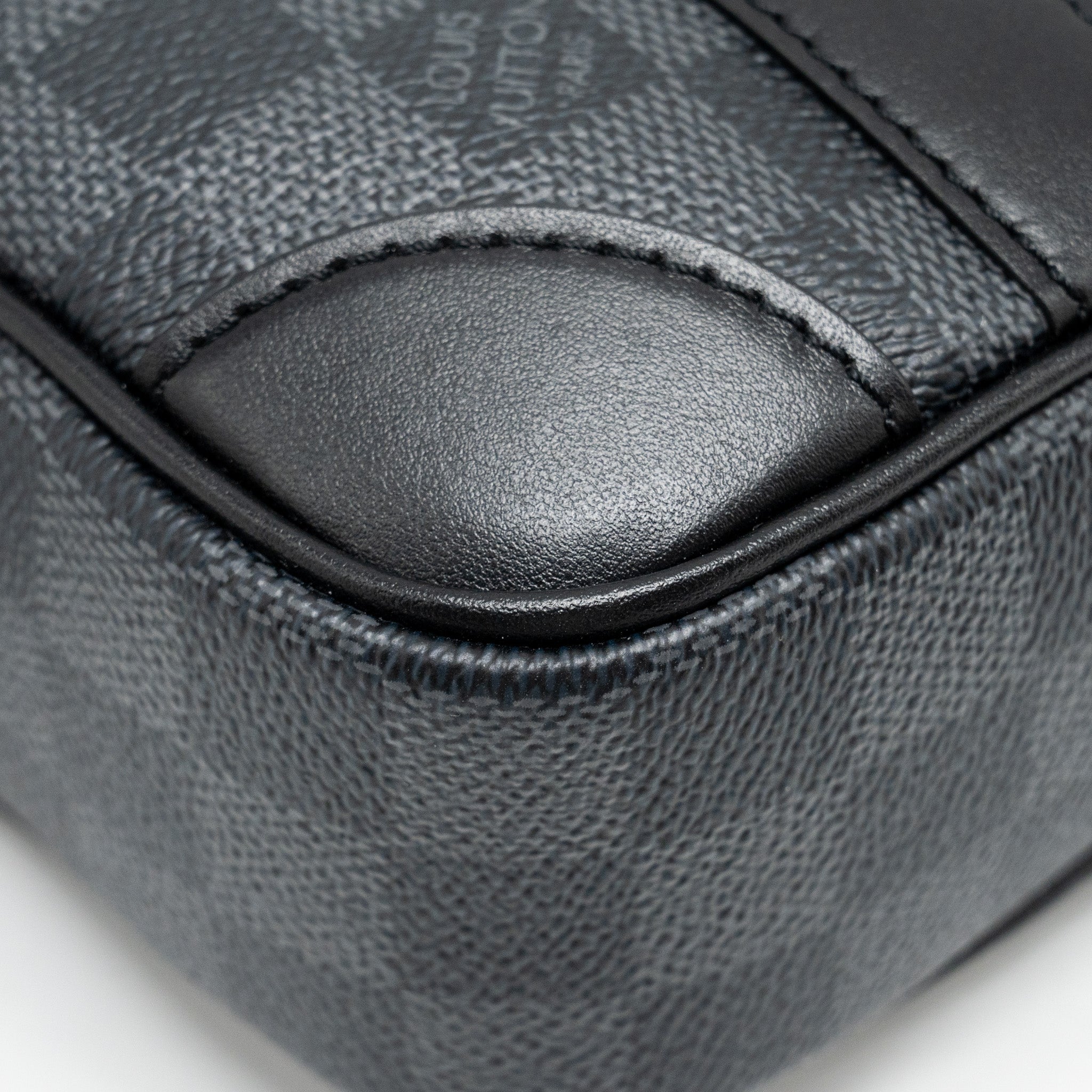 louis-vuitton-pochette-kasai-clutch-bag-damier-graphite-canvas-so-black-copy-1
