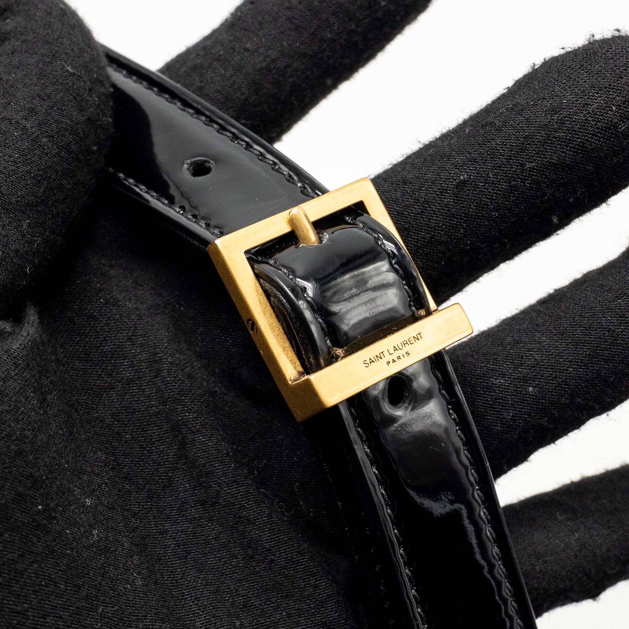 saint-laurent-ysl-le-5-a-7-quilted-shoulder-bag-patent-black-ghw