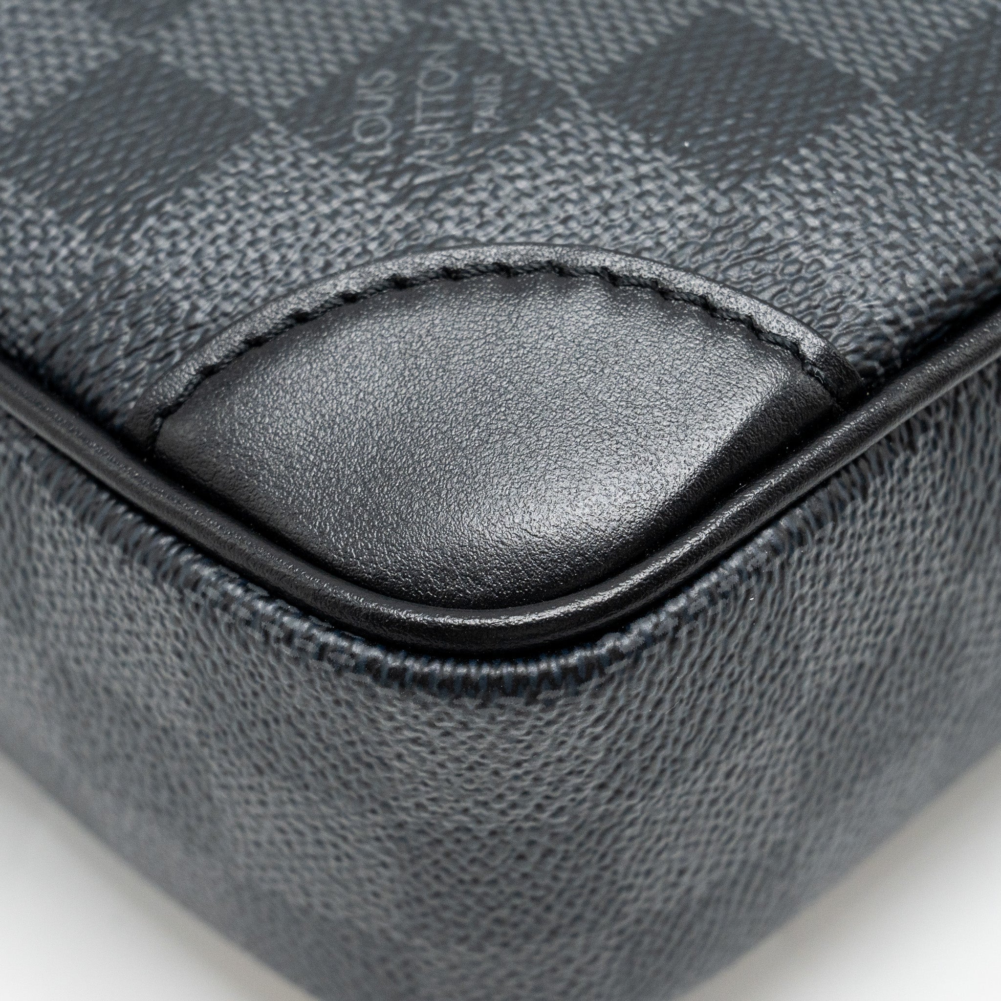 louis-vuitton-pochette-kasai-clutch-bag-damier-graphite-canvas-so-black-copy-1