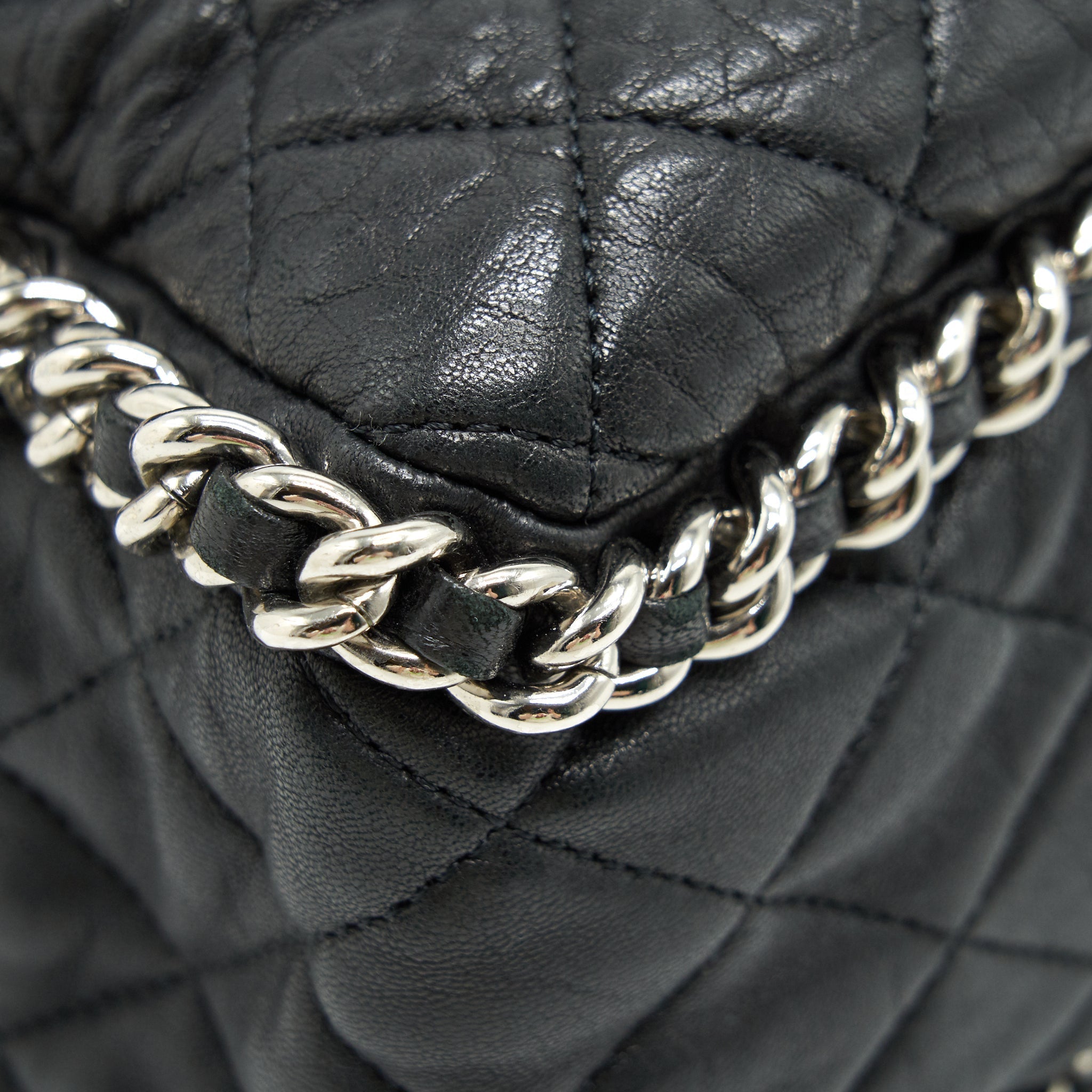 chanel-quilted-leather-with-chain-shoulder-bag-xl-black-shw