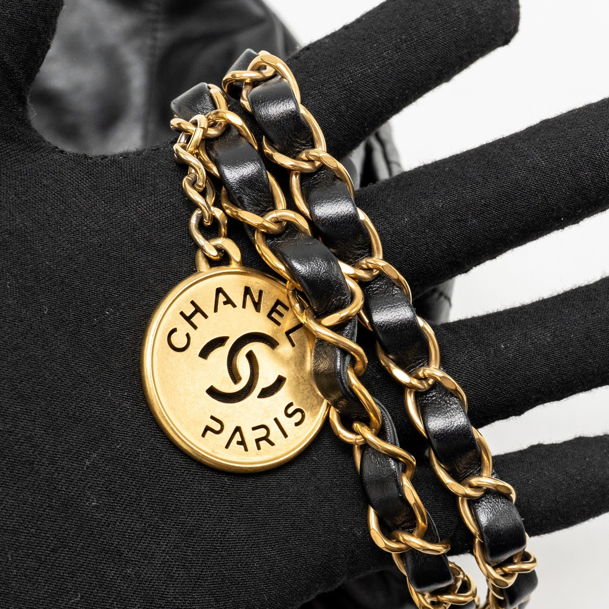 chanel-22-black-2