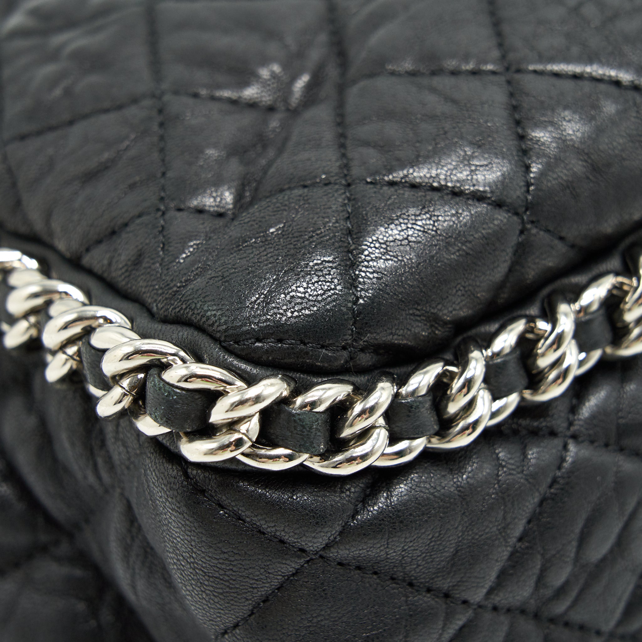 chanel-quilted-leather-chain-around-maxi-black-ruthenium-hardware